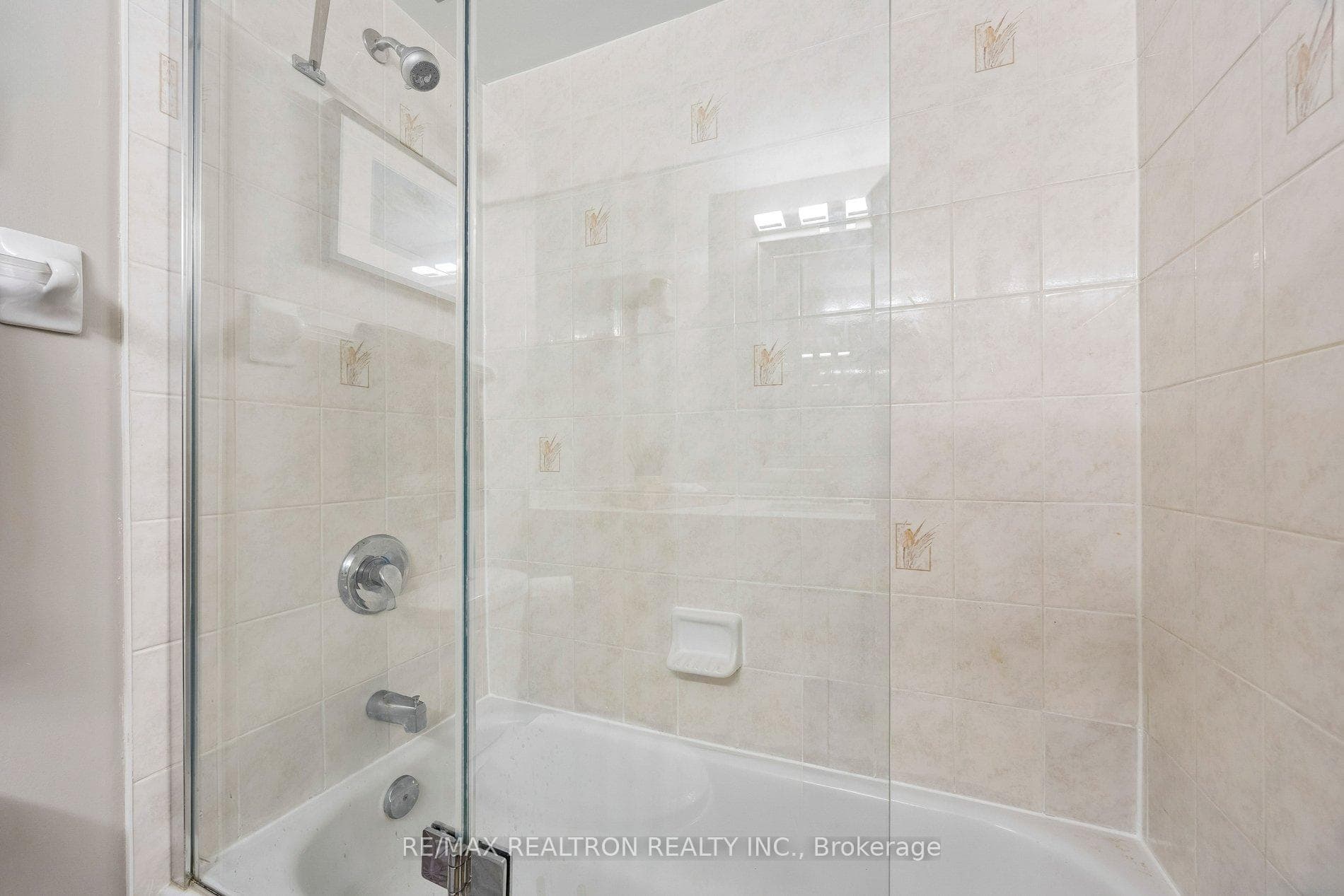 23 Lorraine Drive Unit 1602 photo 23