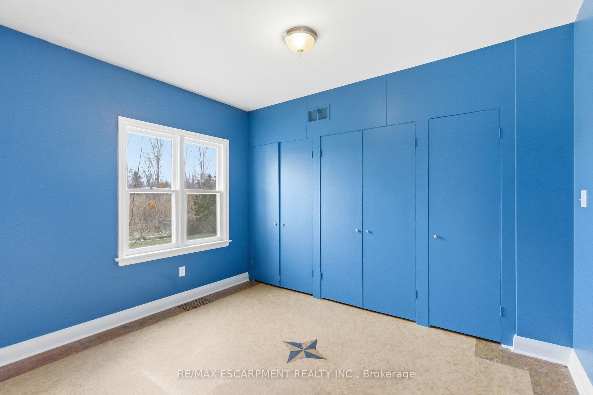 68 Atkinson Boulevard photo 21