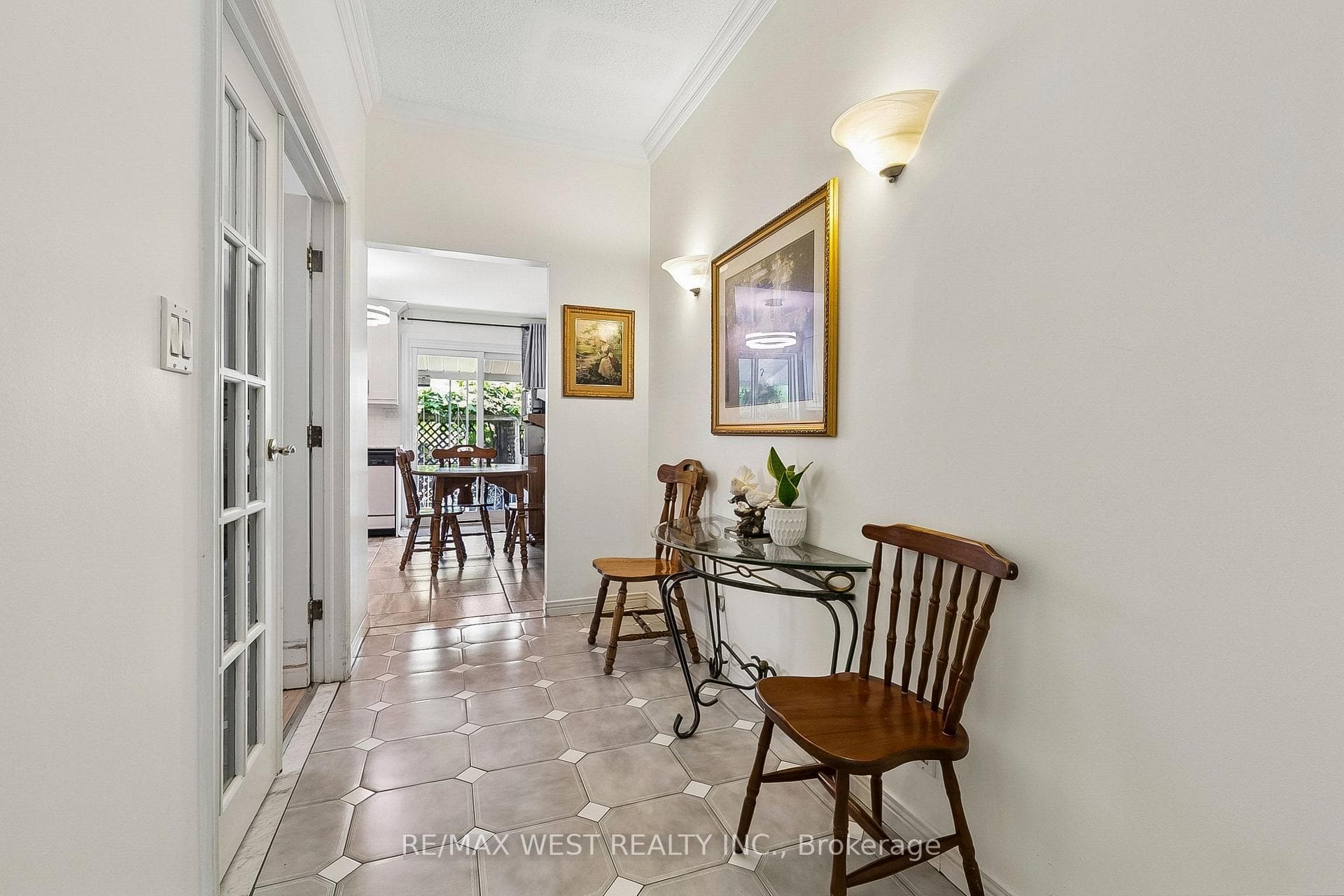 454 Brock Avenue photo 8