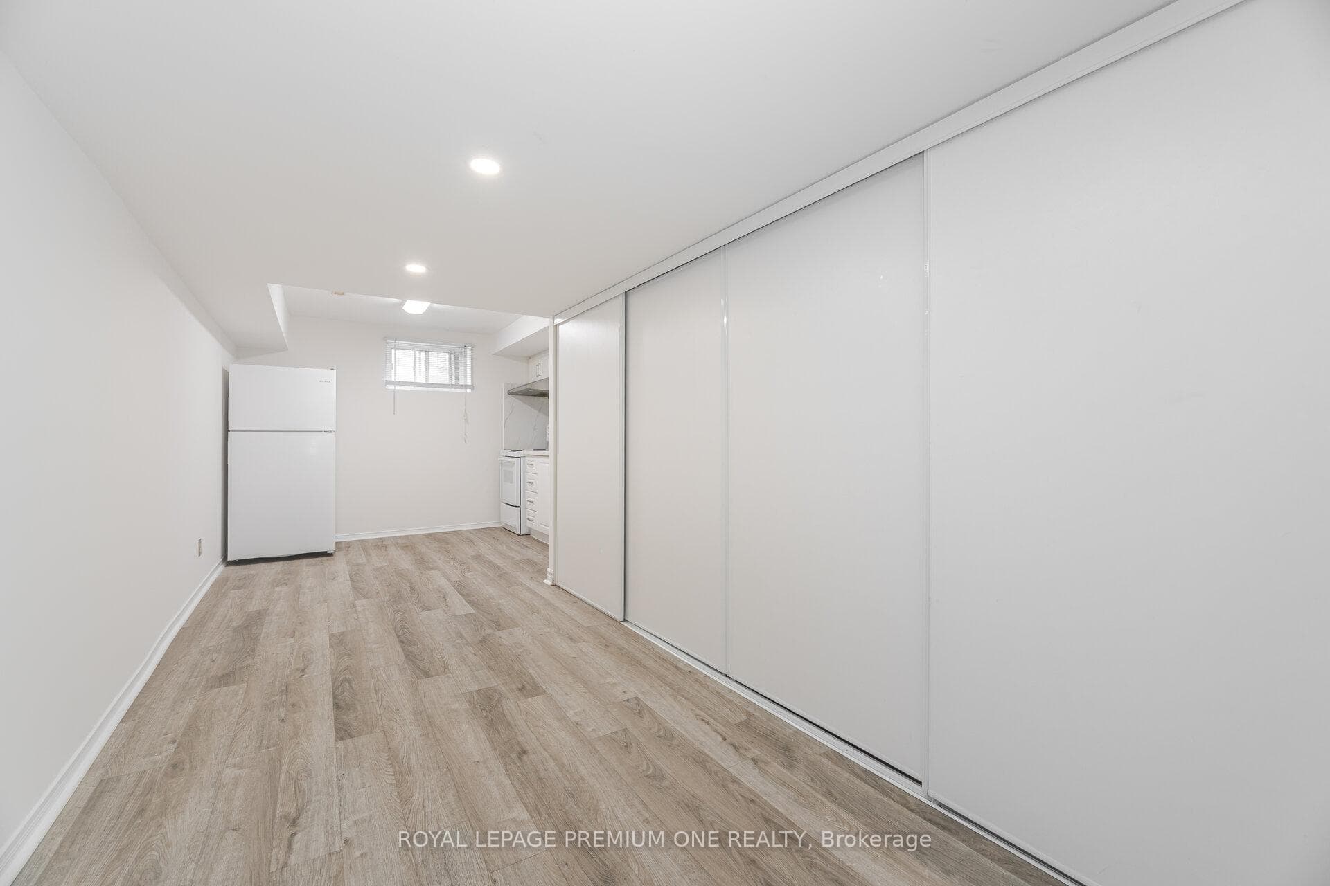 16 Reiber Crescent photo 45
