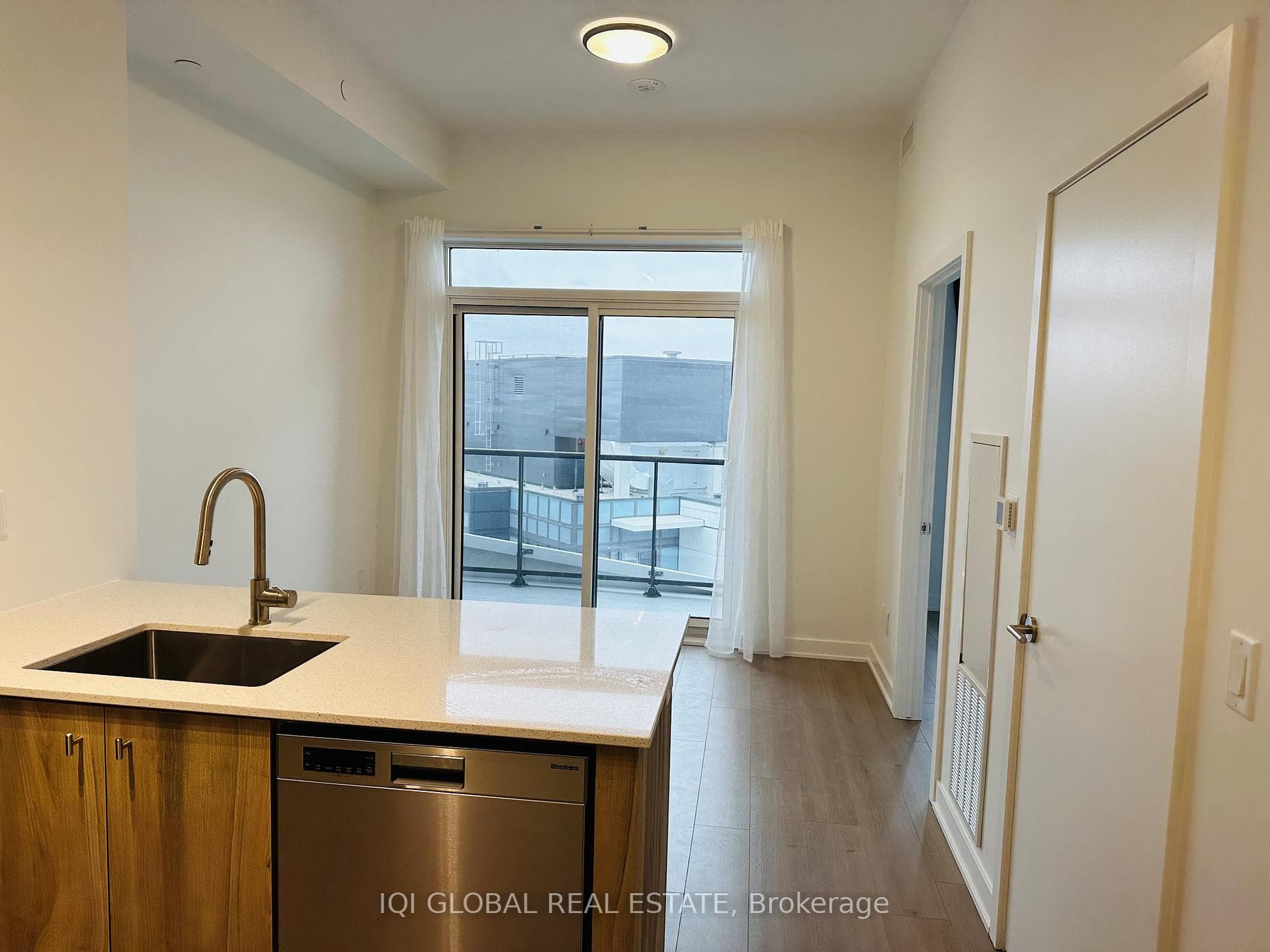 25 WELLINGTON Street Unit 3209 photo 11