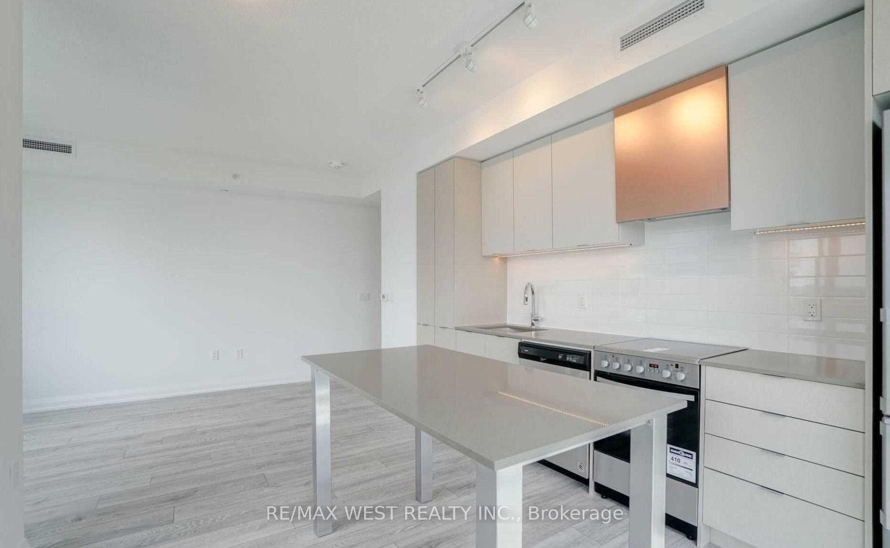 26 Gibbs Road Unit 648 photo 8