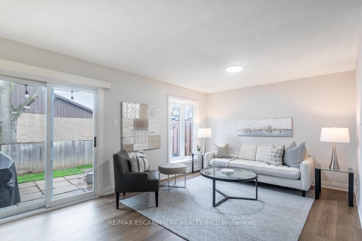 2301 Cavendish Drive Unit 130 photo 9