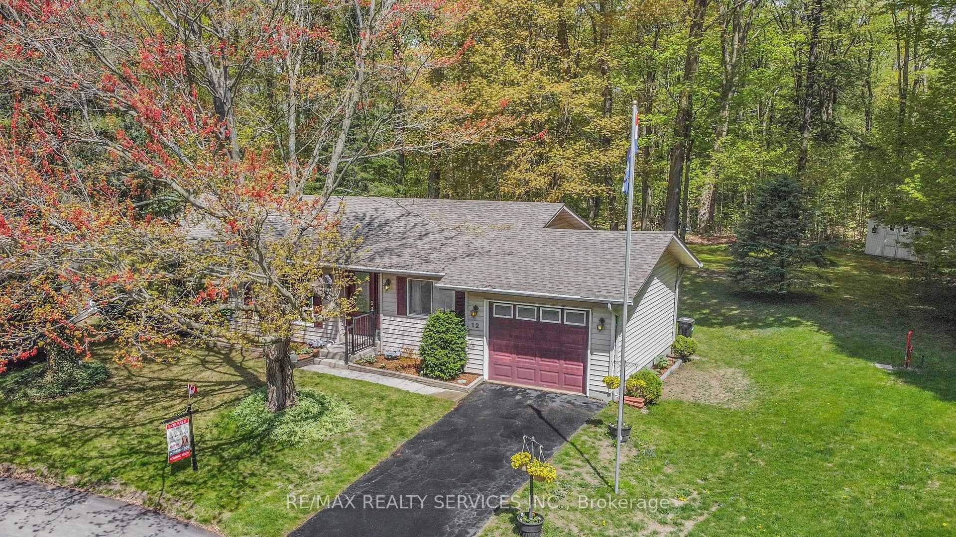 12 Pinetree Court photo 1