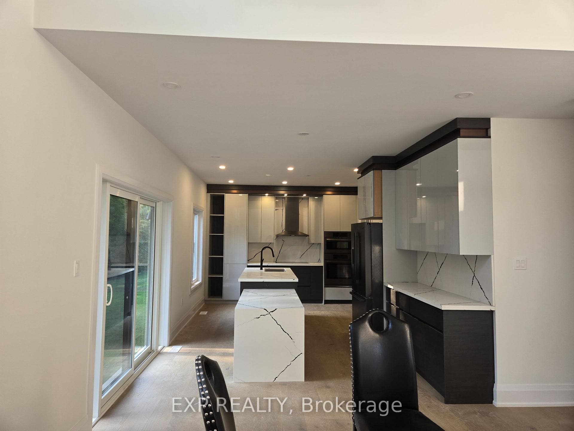 106 Seabastian Street photo 5