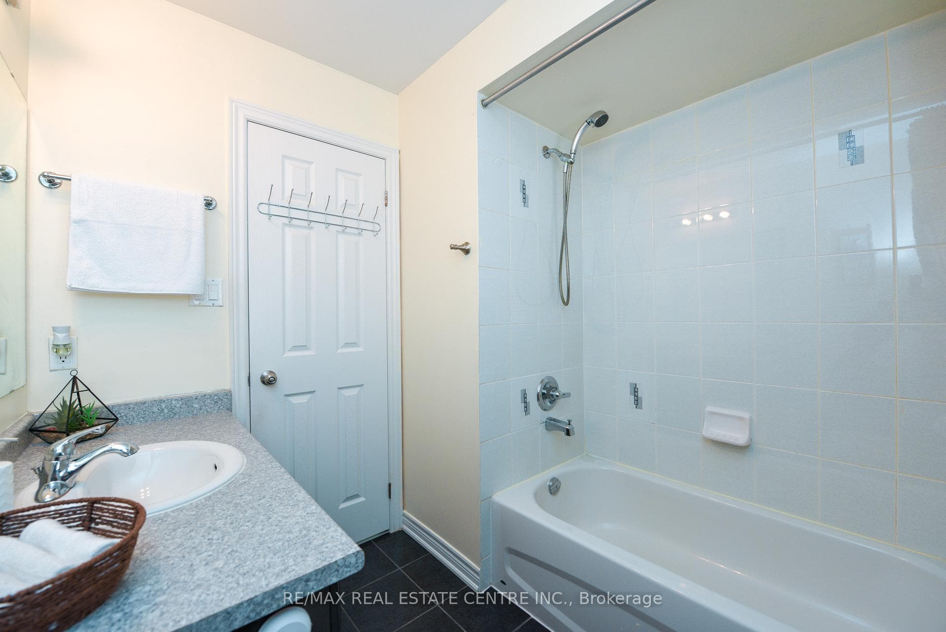 682 Megson Terrace photo 27