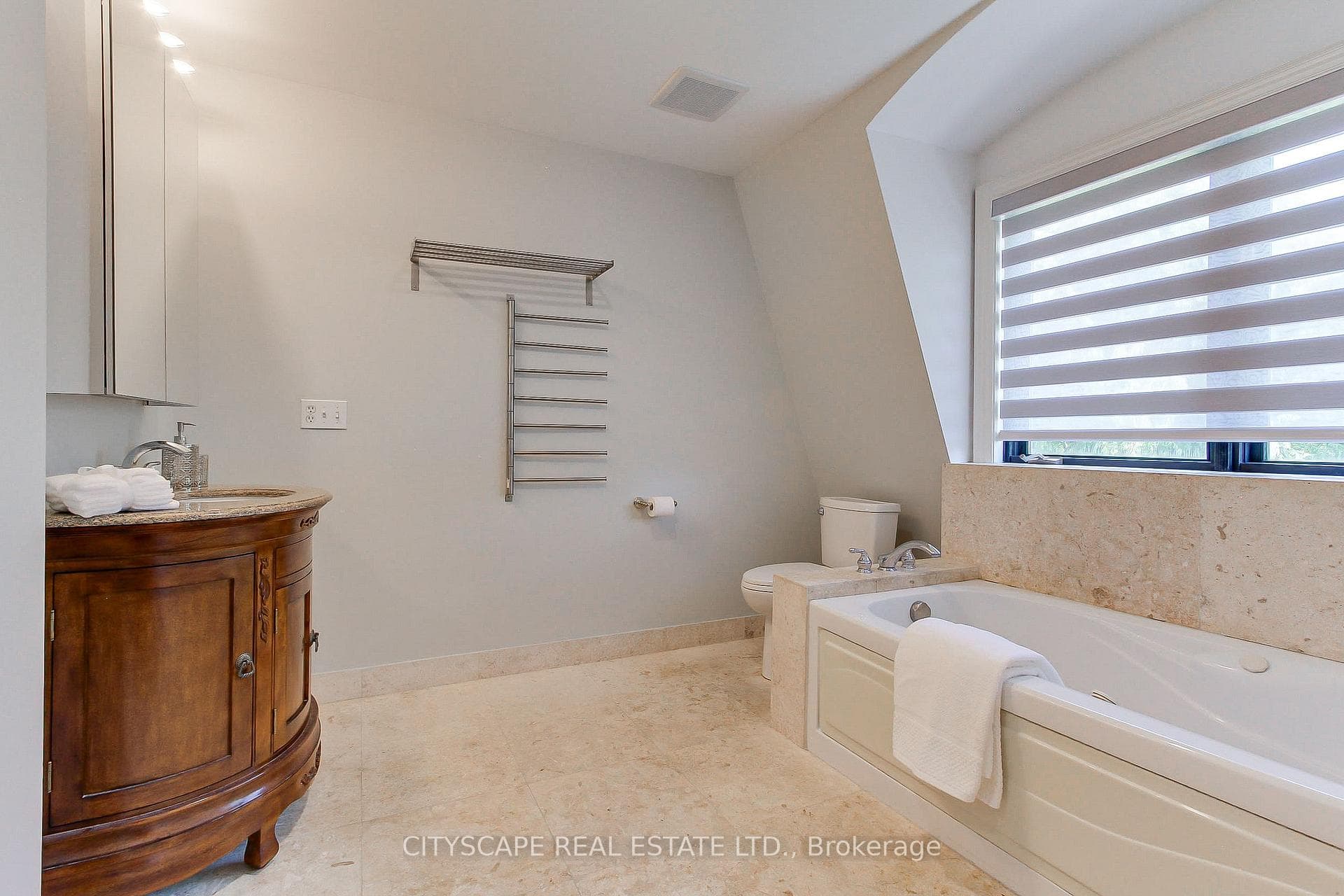 1543 Indian Grove photo 25