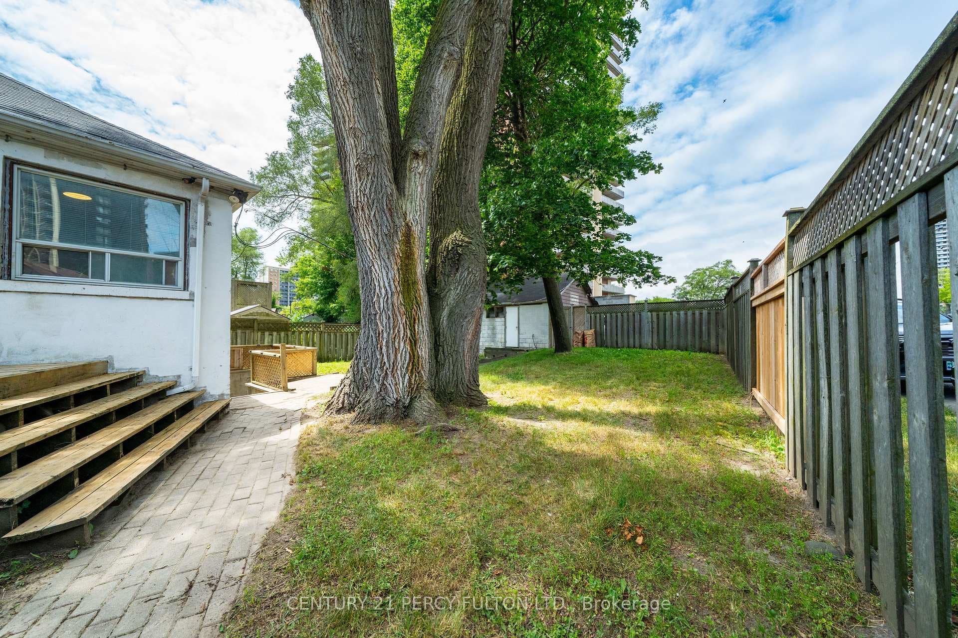 74 St. Dunstan Drive photo 17