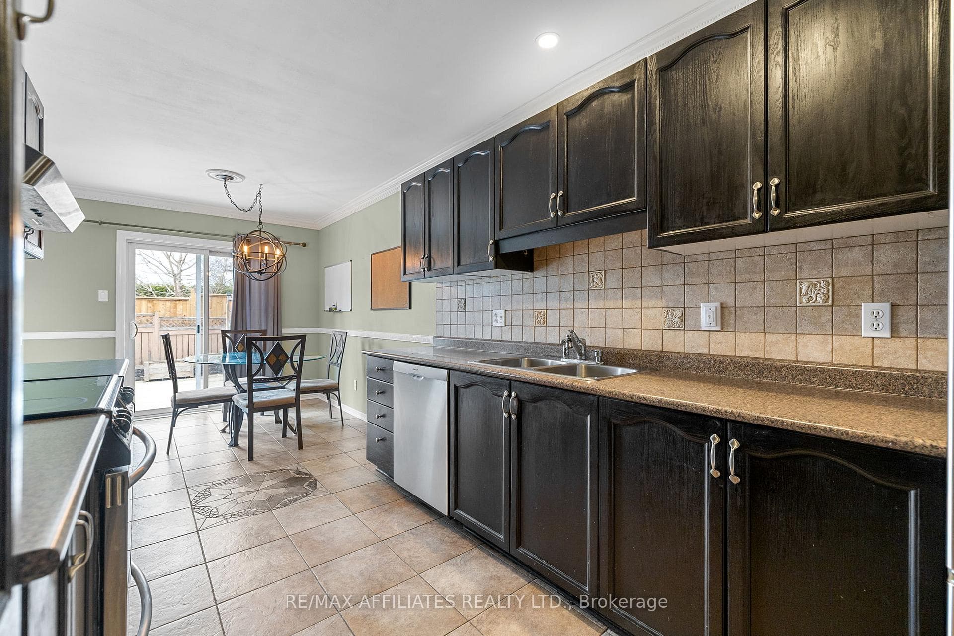 1494 Corsham Avenue photo 5