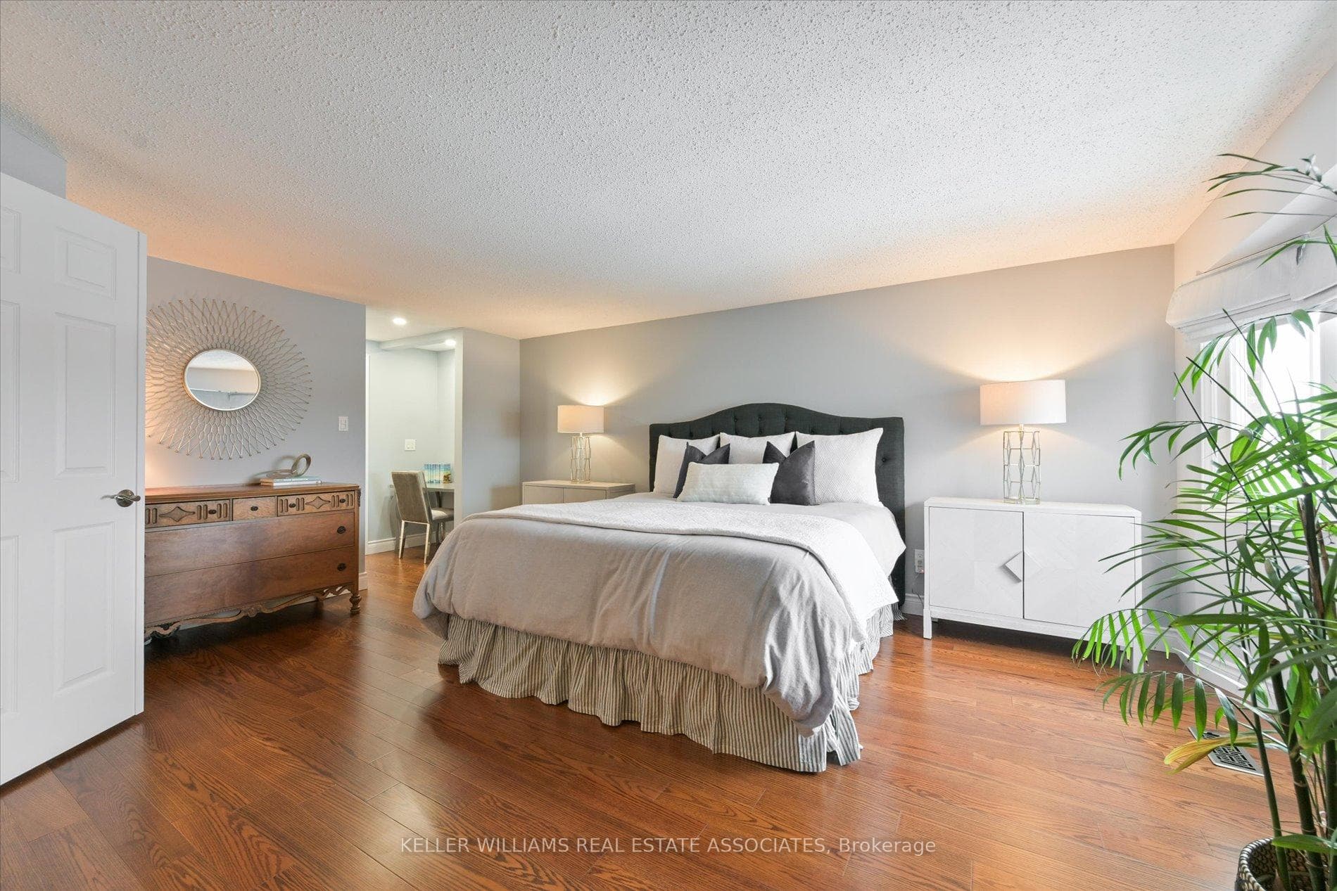 6942 Hickling Crescent photo 26
