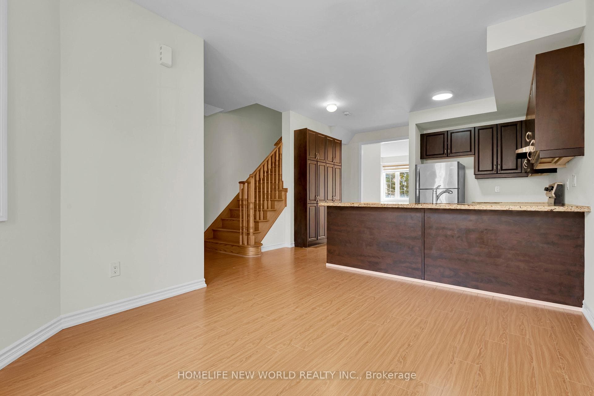 8 Shiff Crescent photo 15
