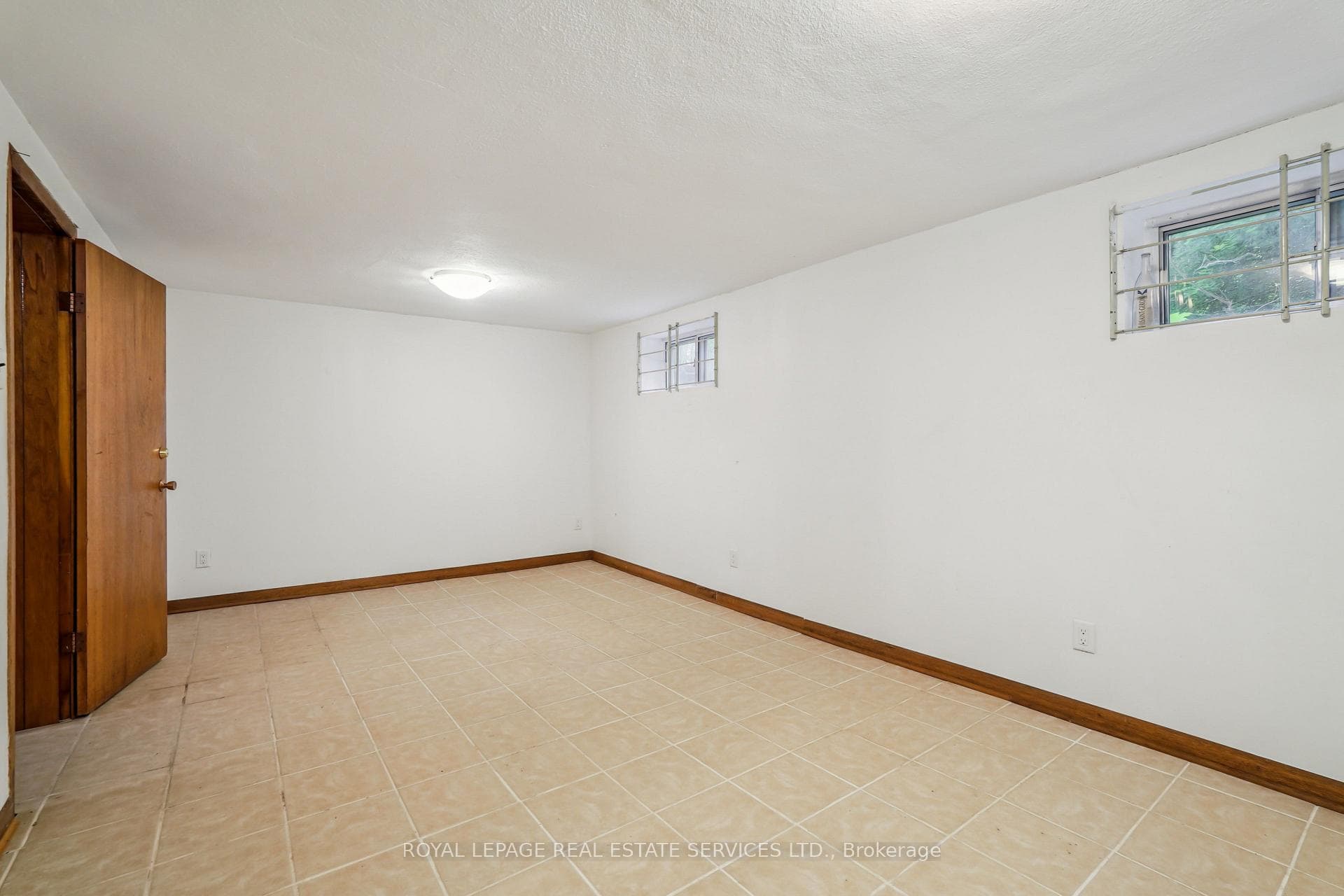 326 Lawrence Avenue photo 19