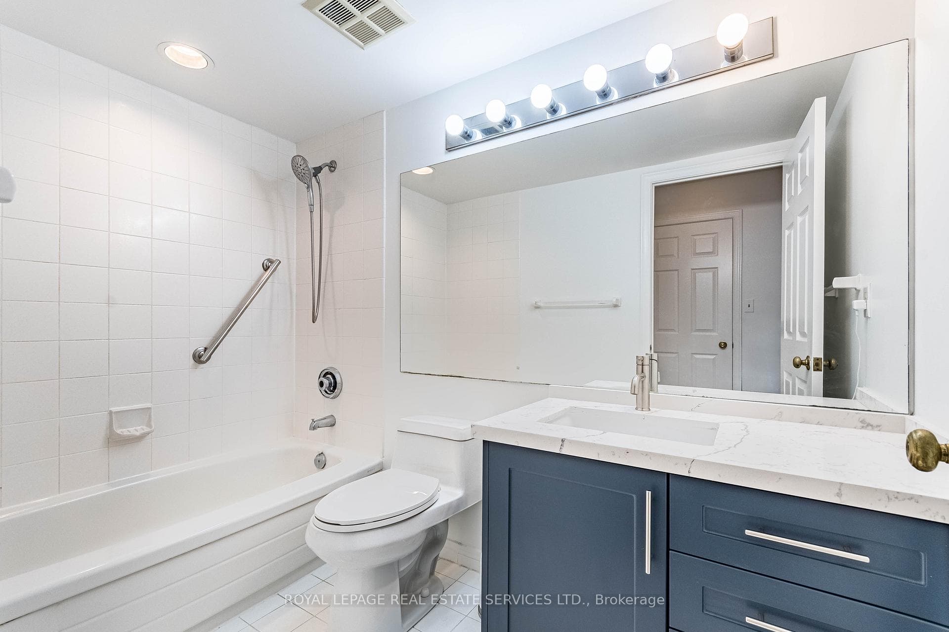 1 Aberfoyle Crescent Unit 1604 photo 24