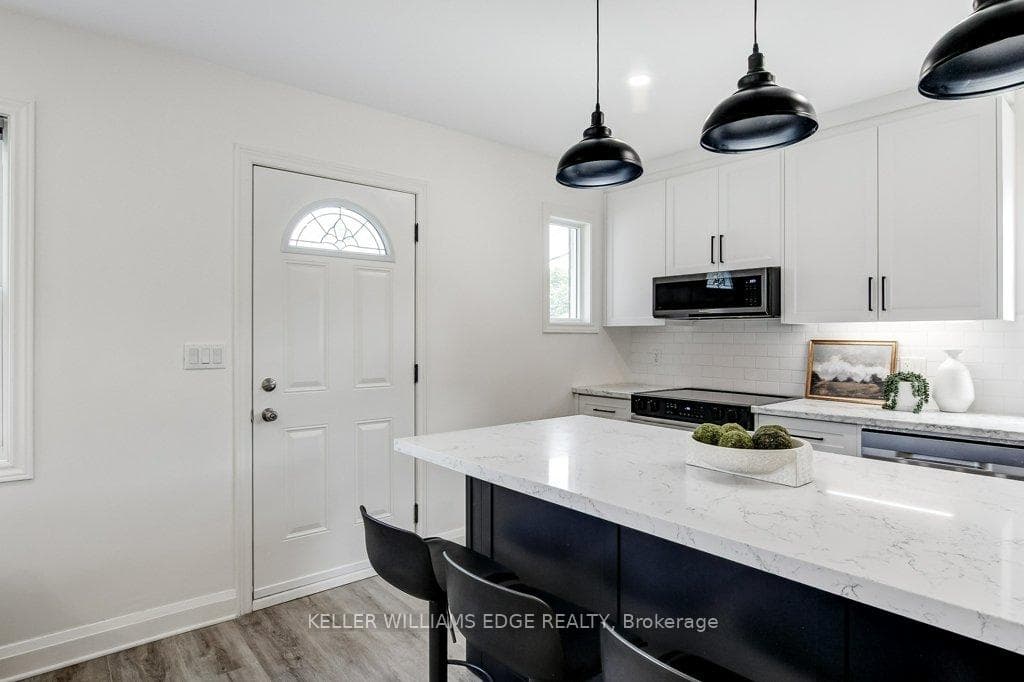 202 Erindale Avenue photo 4