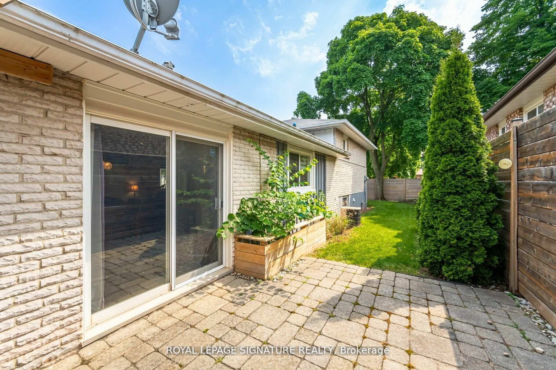 2497 Wyatt Street photo 32
