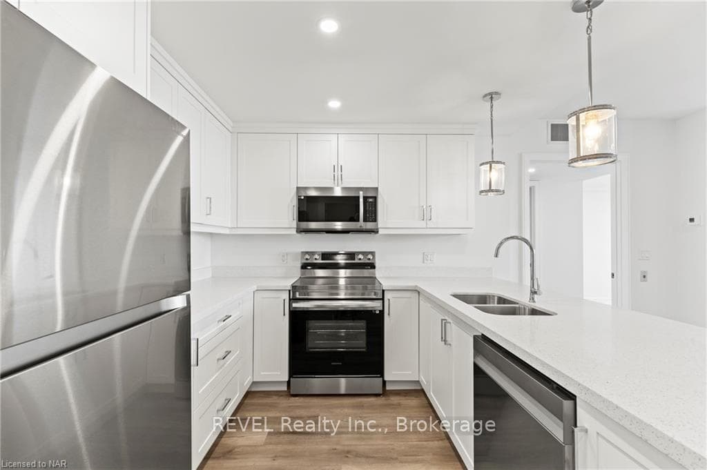 300 FOURTH Avenue Unit 401 photo 4