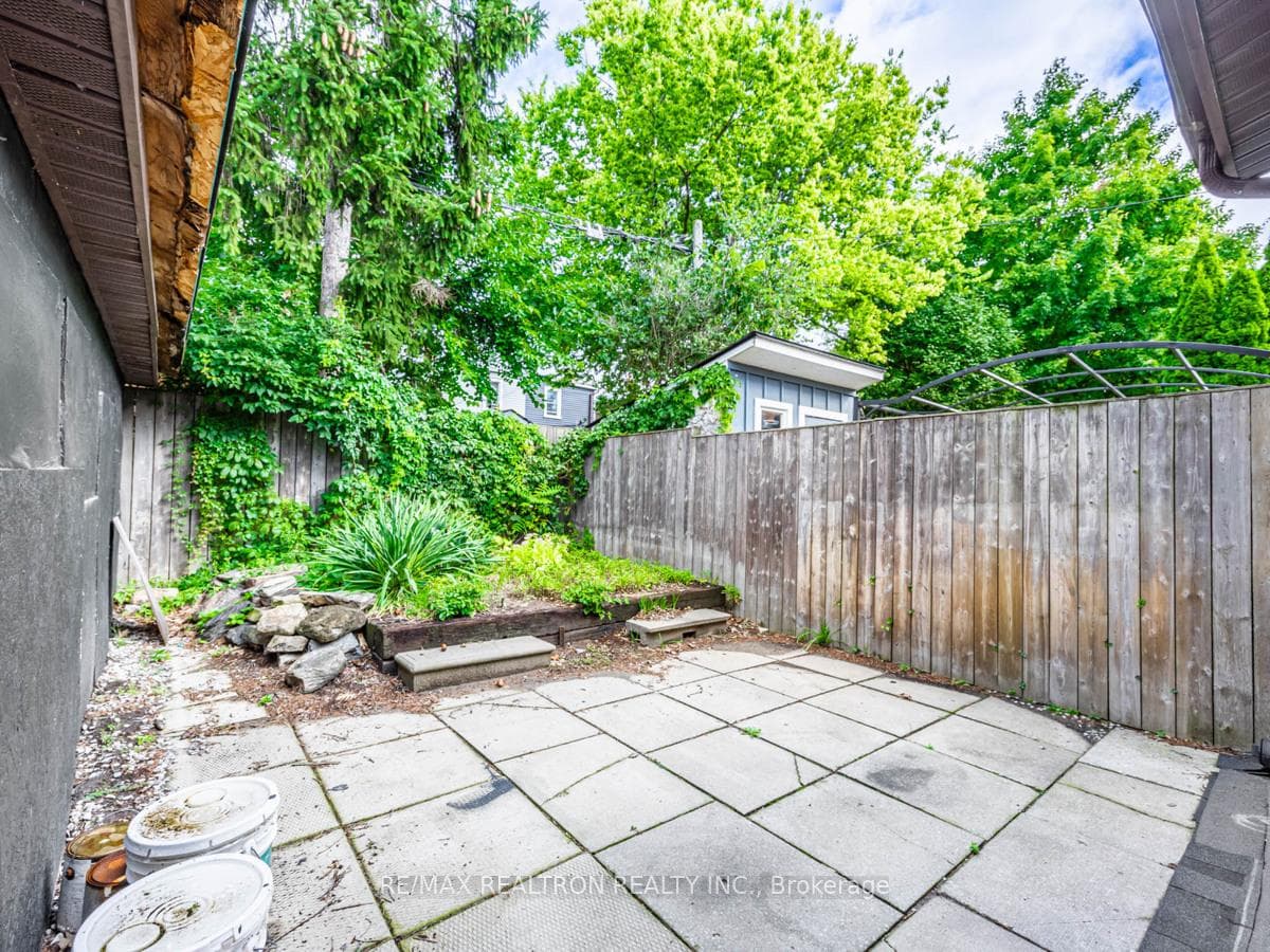 234 Queensdale Avenue photo 14