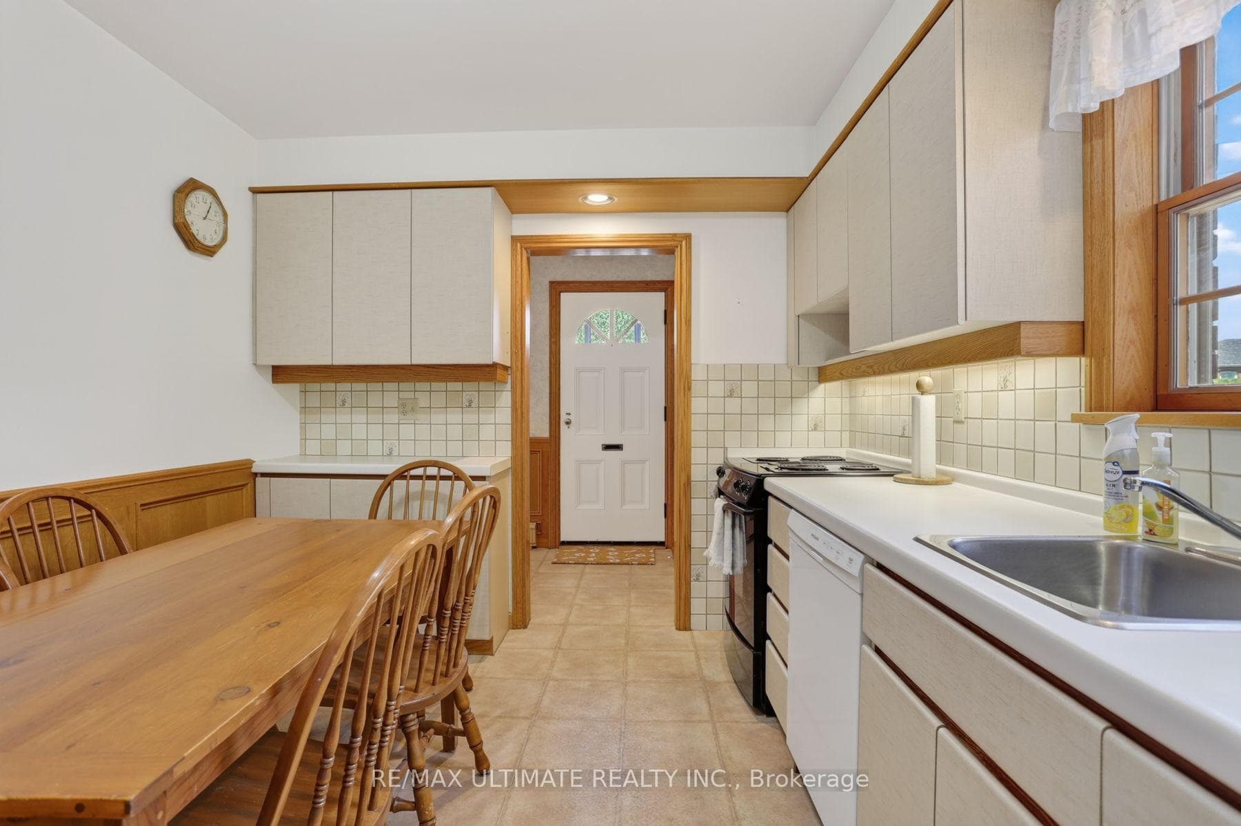 81 Flora Drive photo 12