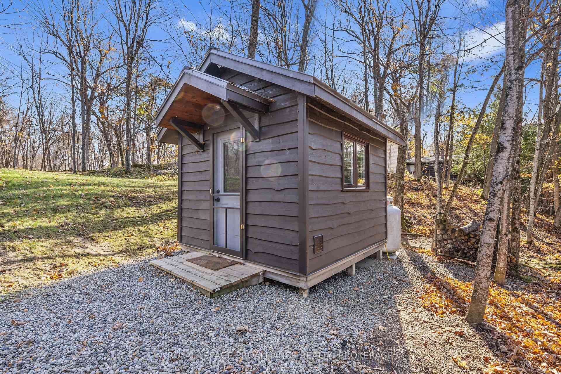555 Delong Road photo 33