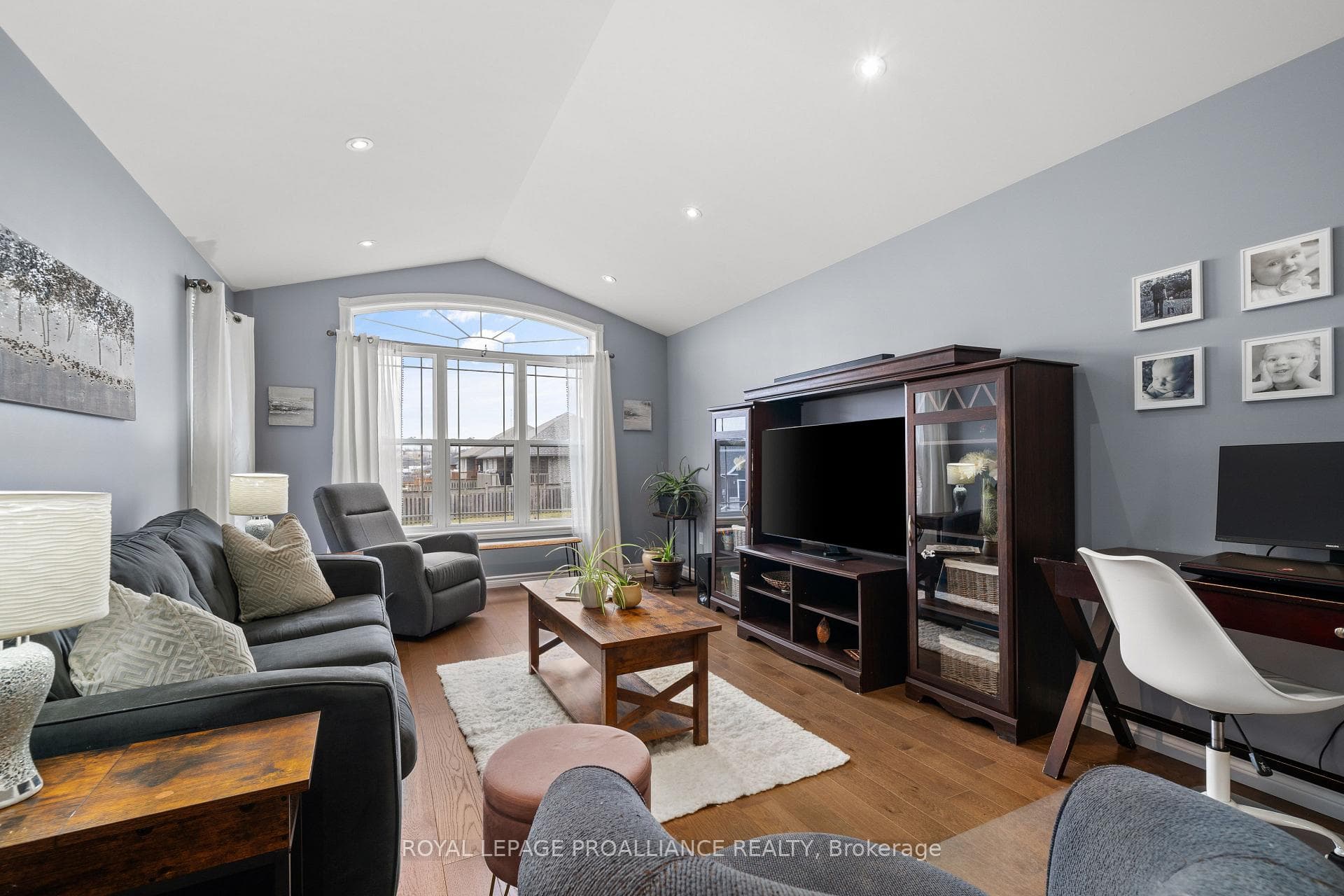 32 ROSEWOOD Drive photo 12