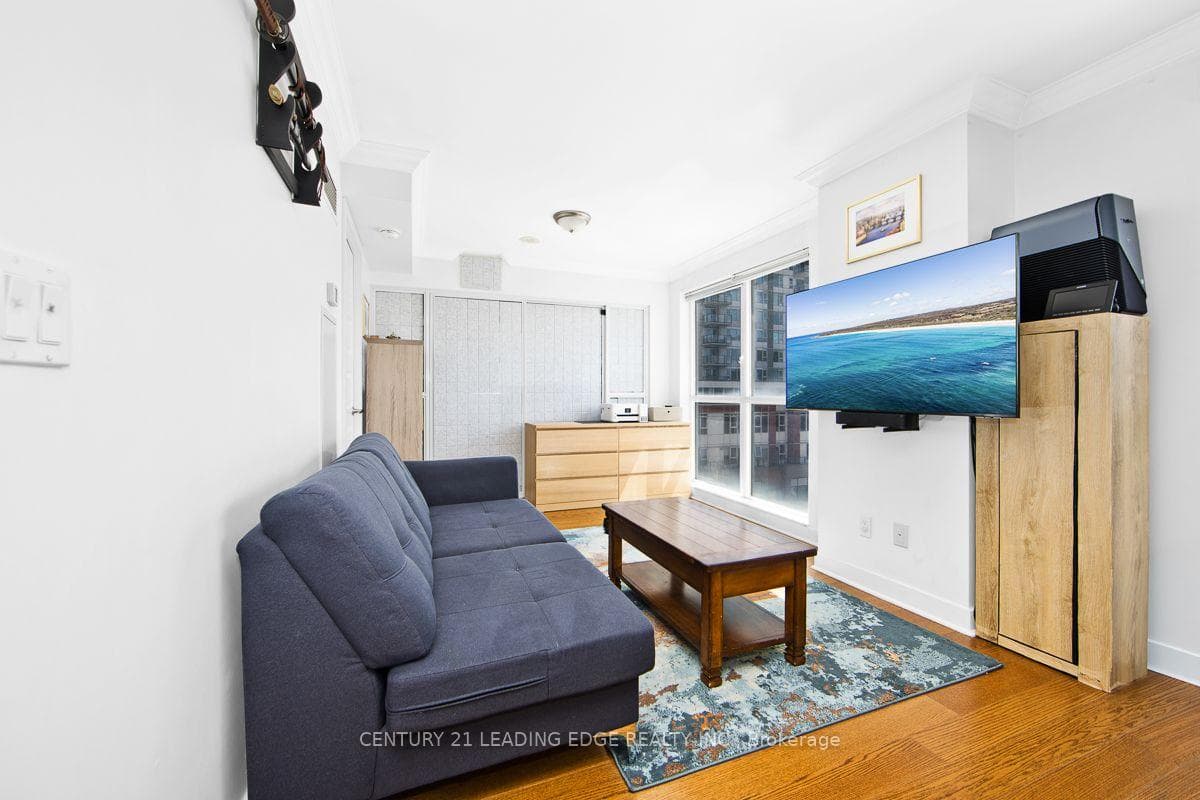 Bright Living Space w/ Hardwood Floors