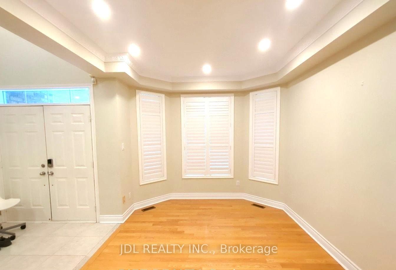 6 Odessa Crescent photo 3
