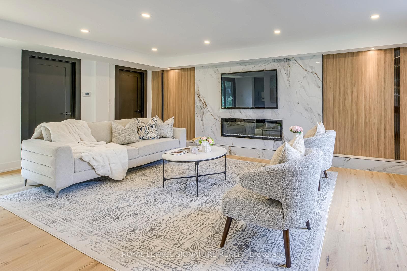 11024 Trafalgar Road photo 5