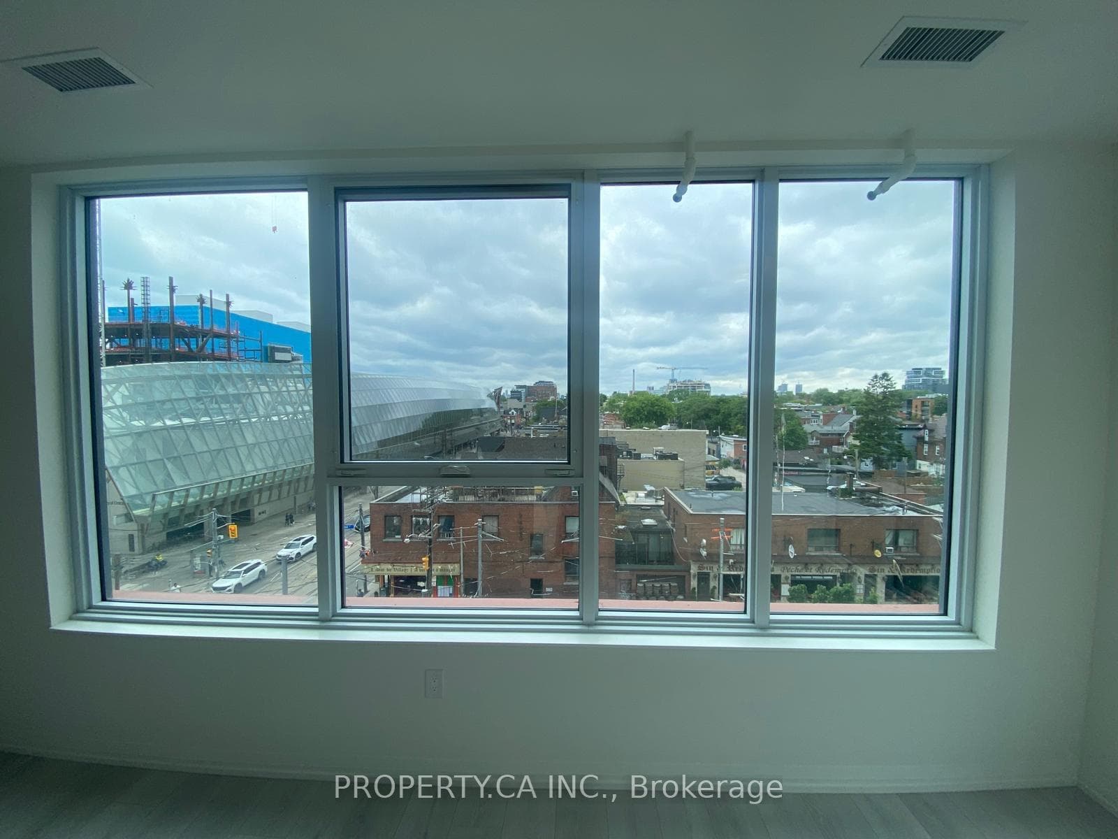 280 Dundas Street Unit 413 photo 4