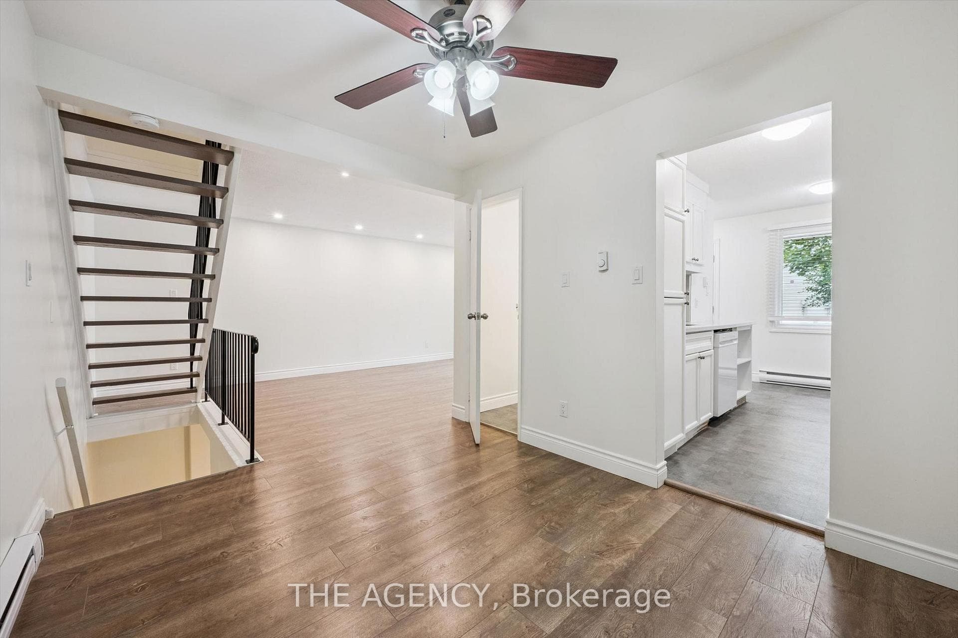 410 SCOTTSDALE Drive photo 8