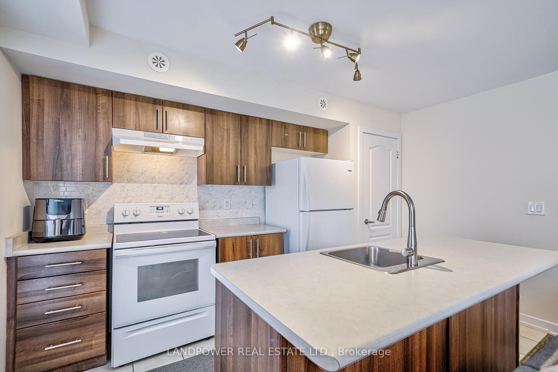 2 Dunsheath Way Unit 104 photo 30