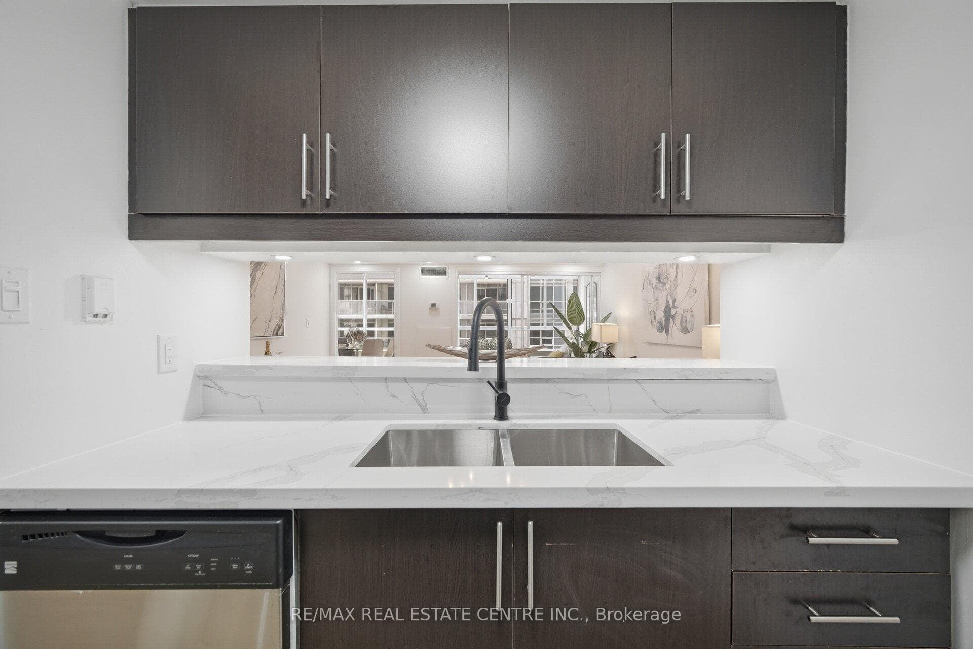 717 Bay Street Unit 1009 photo 8