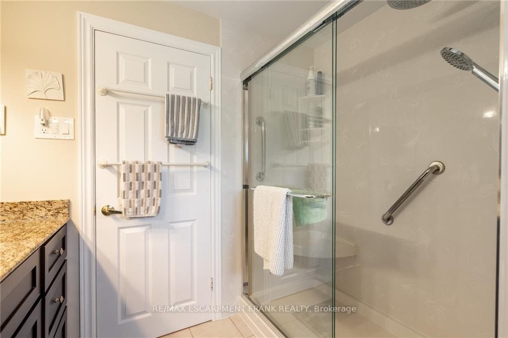 25 Price Avenue photo 18