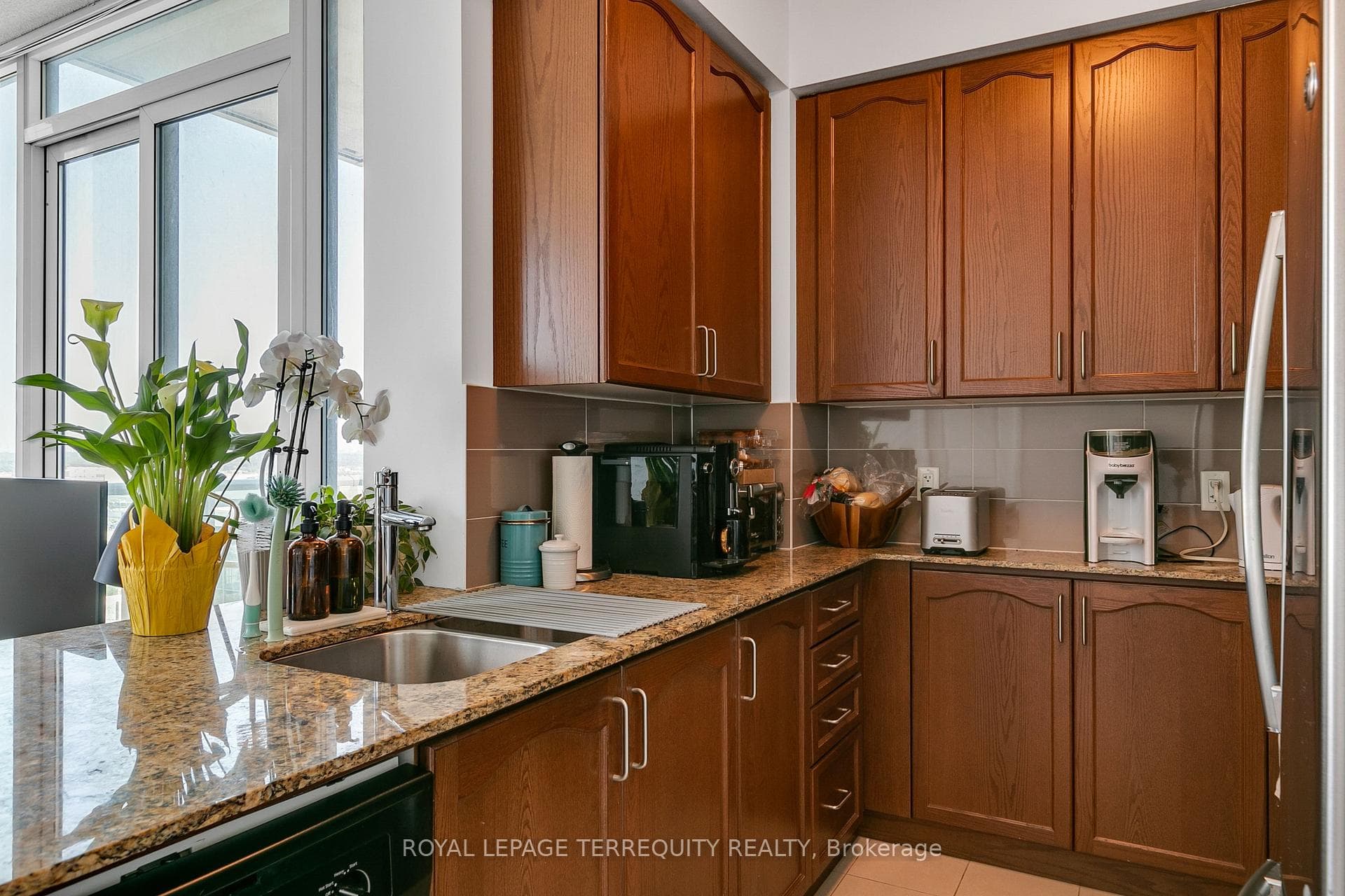 215 Sherway Gardens Road Unit 2810 photo 16