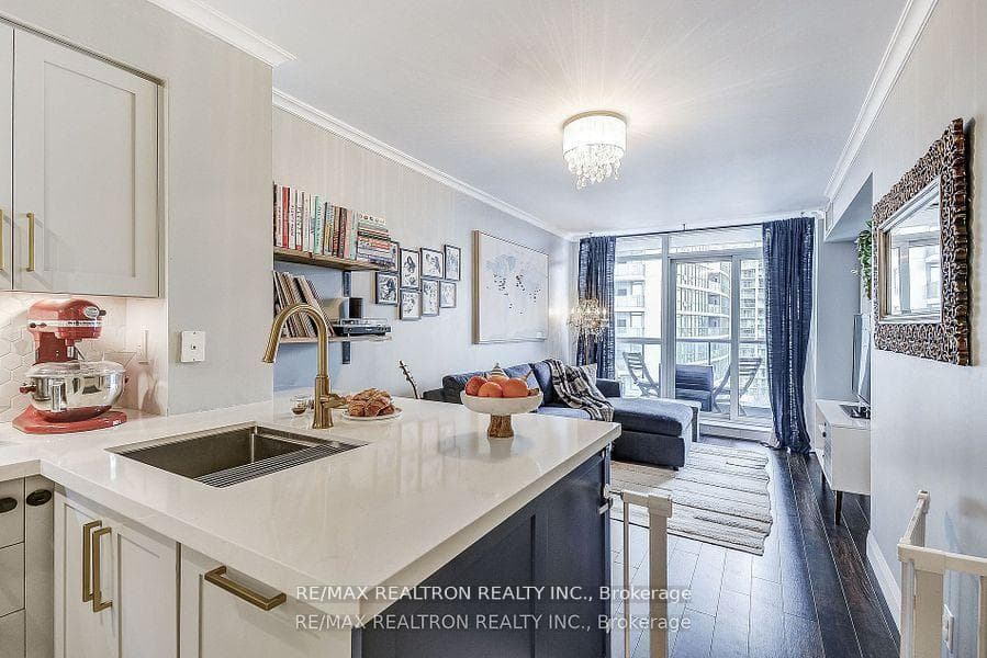 30 Harrison Garden Boulevard Unit 1009 photo 6