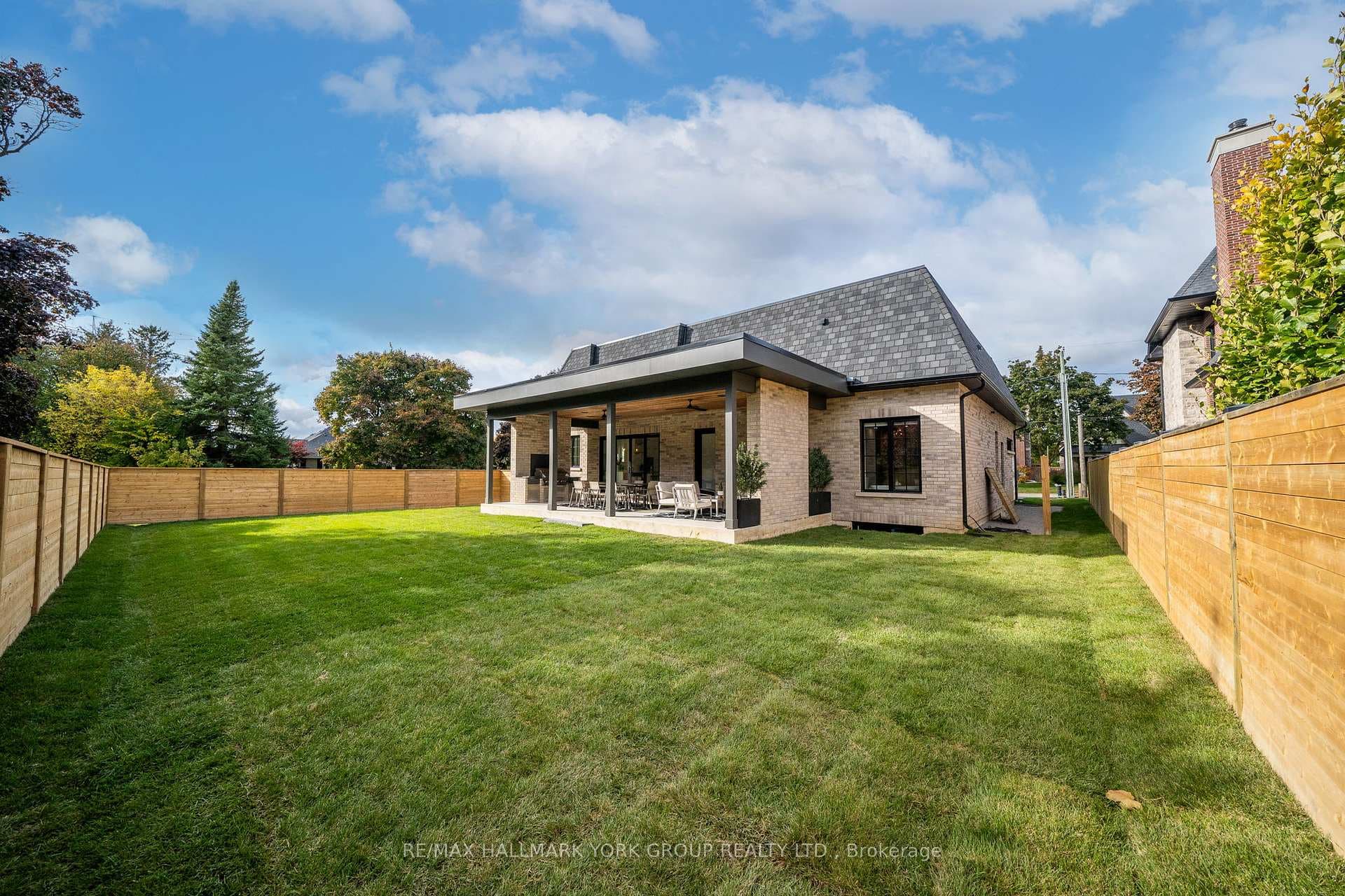 83 Elizabeth Grove photo 36