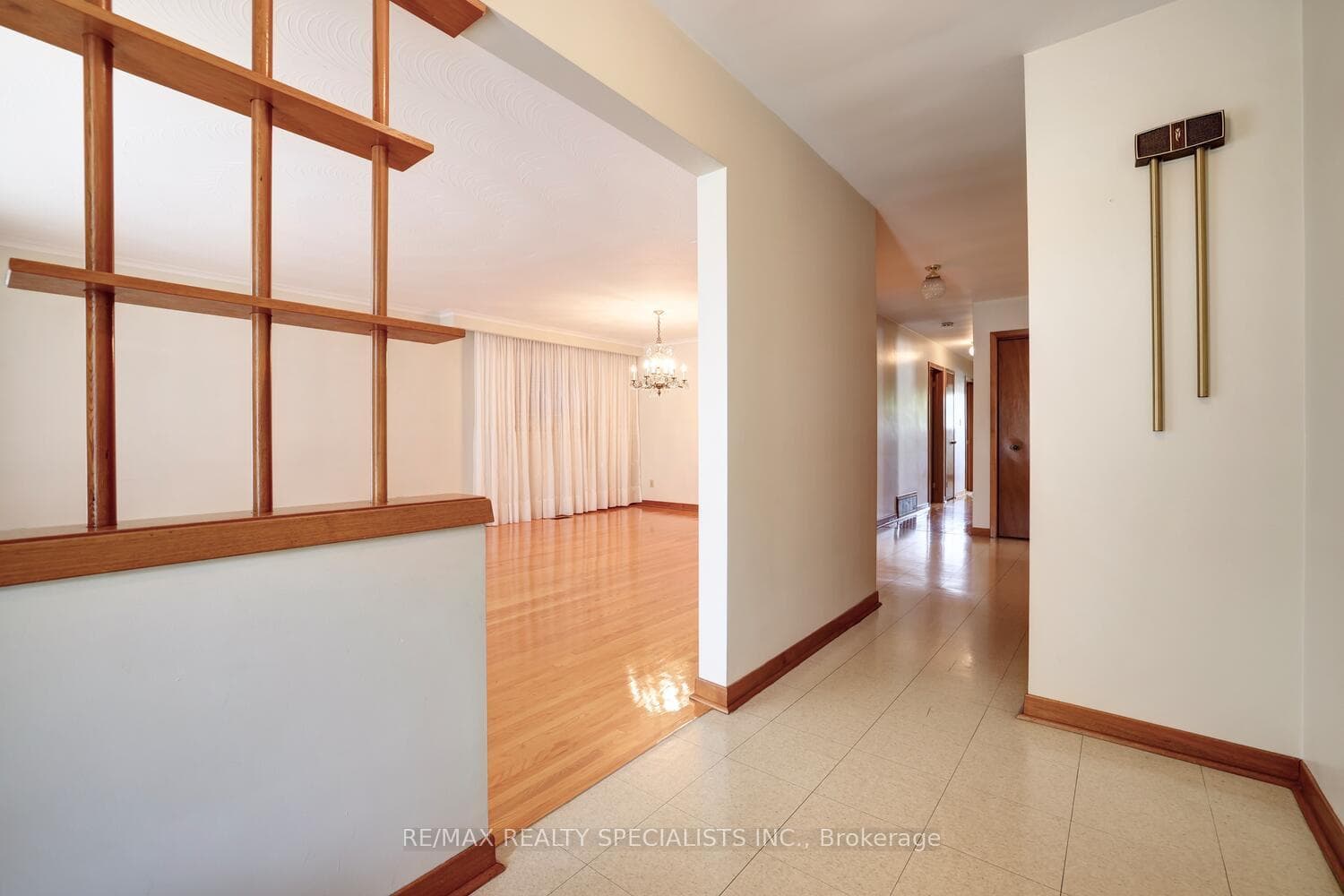 746 Runningbrook Drive photo 5