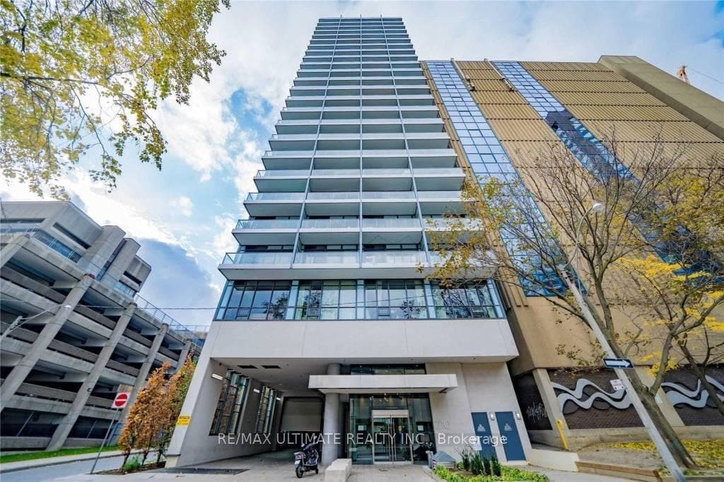 210 Simcoe Street Unit 2002 photo 1