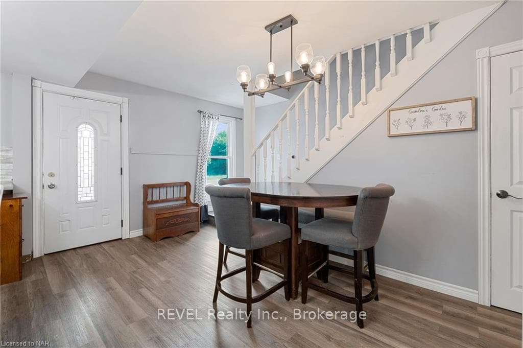385 LINCOLN Street photo 6