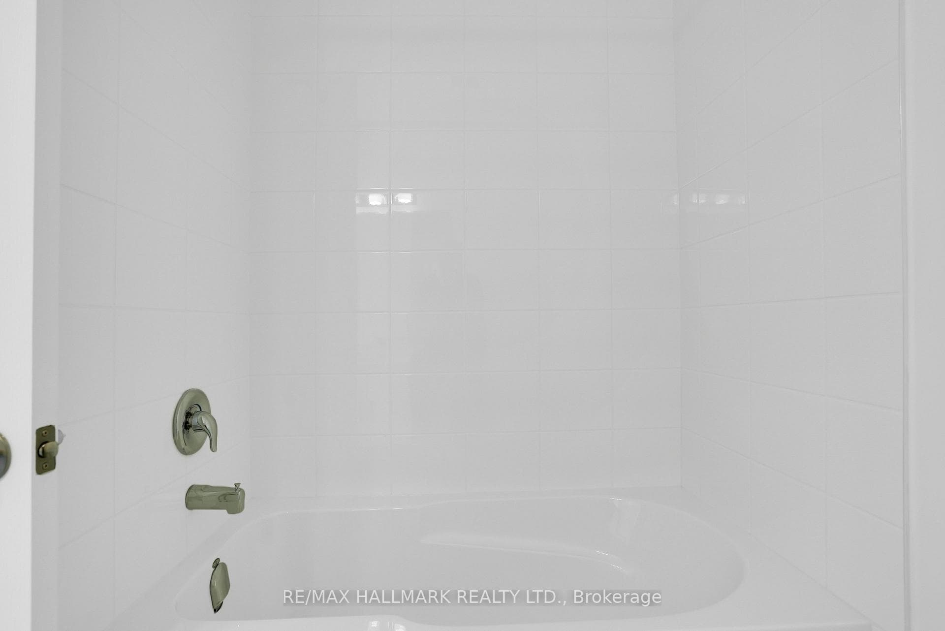 15 Foxley Heights photo 30