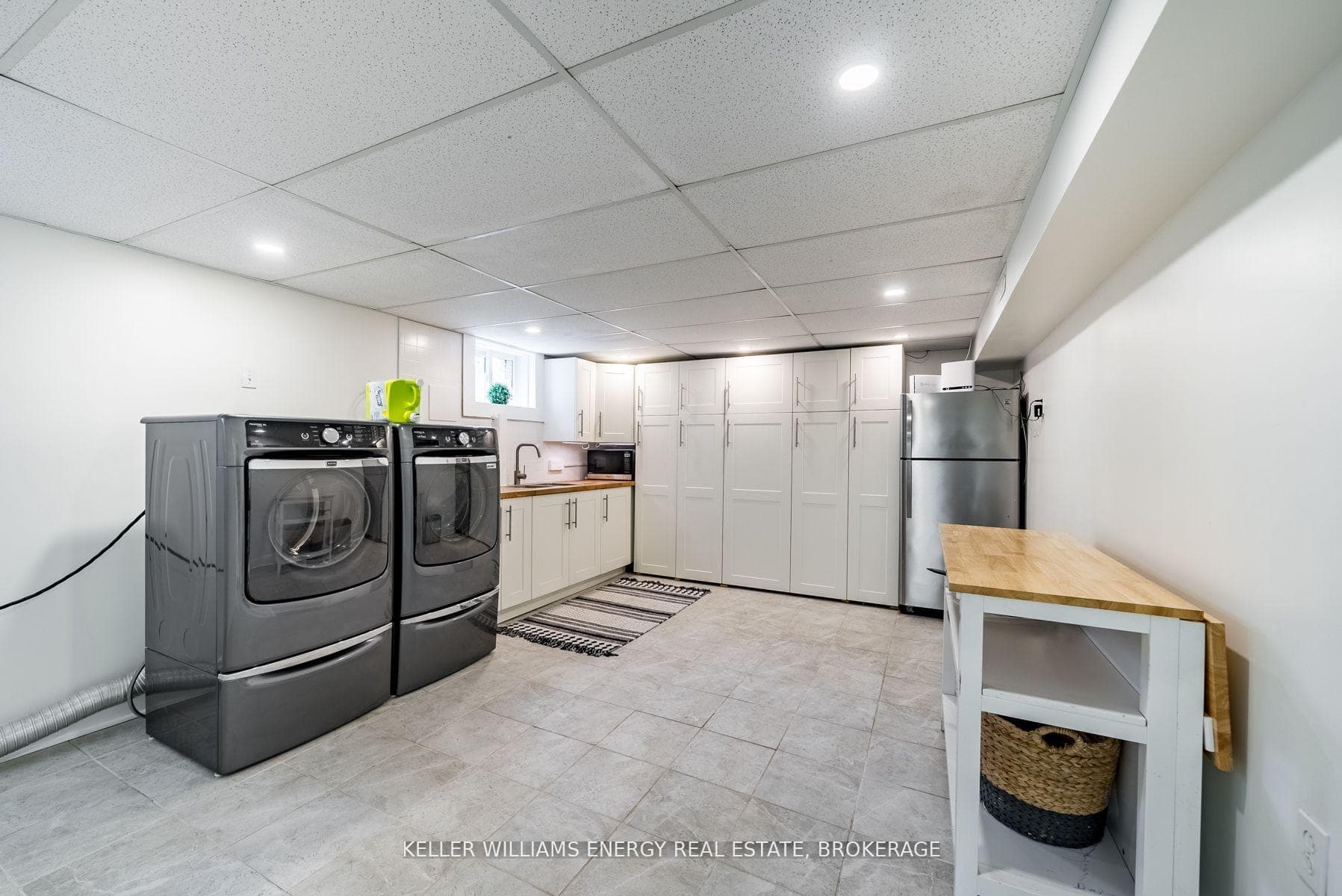 851 Swiss Heights photo 29