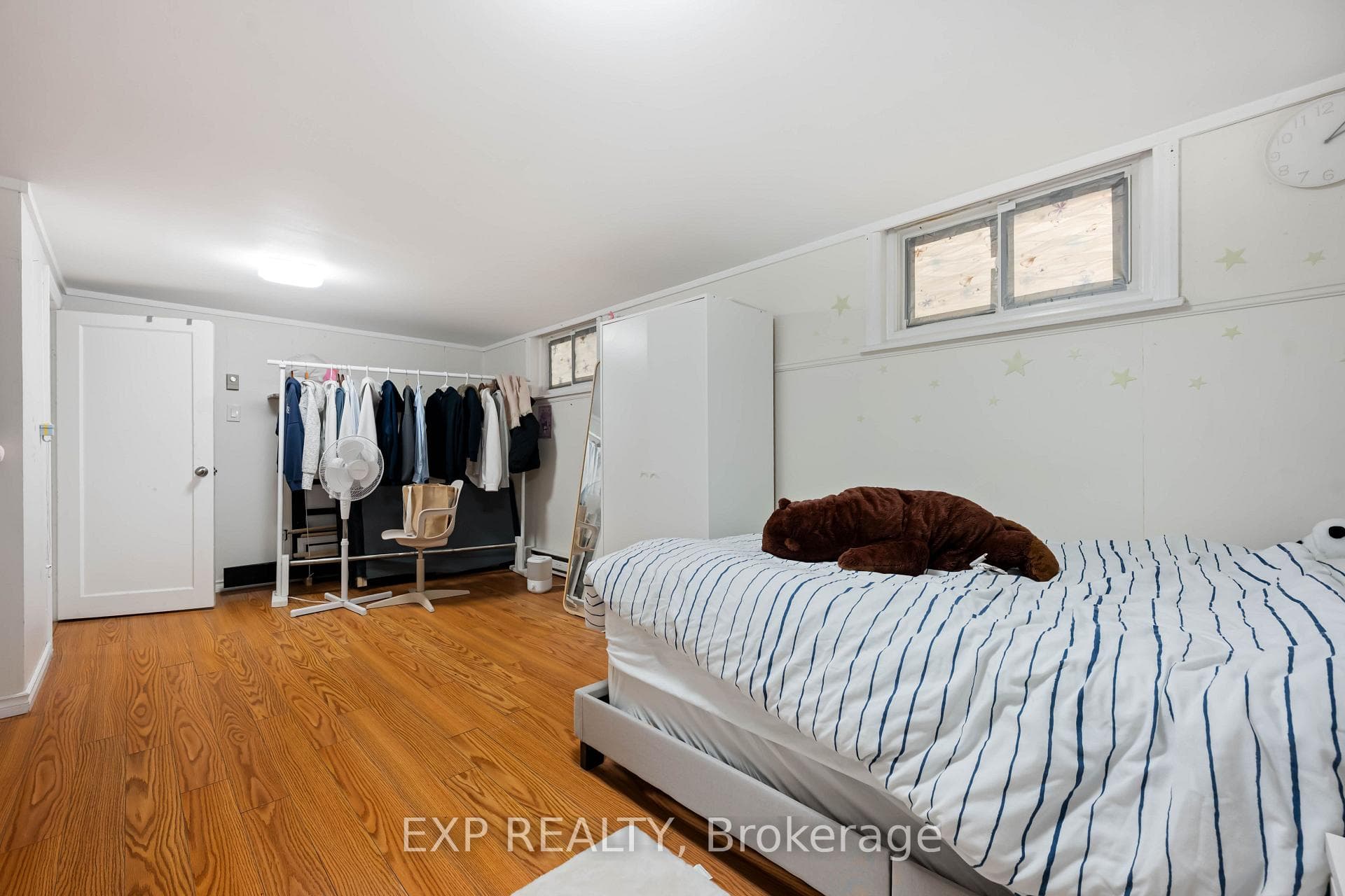 5 Fourth Avenue photo 32