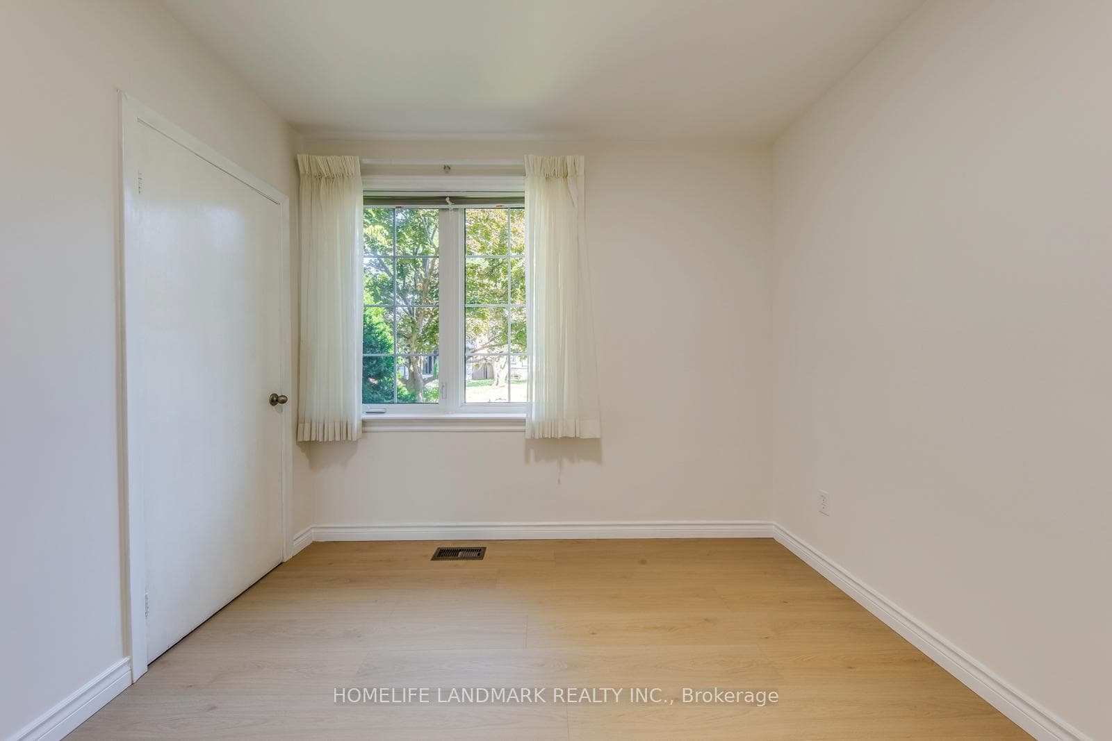 438 Sandmere Place photo 19