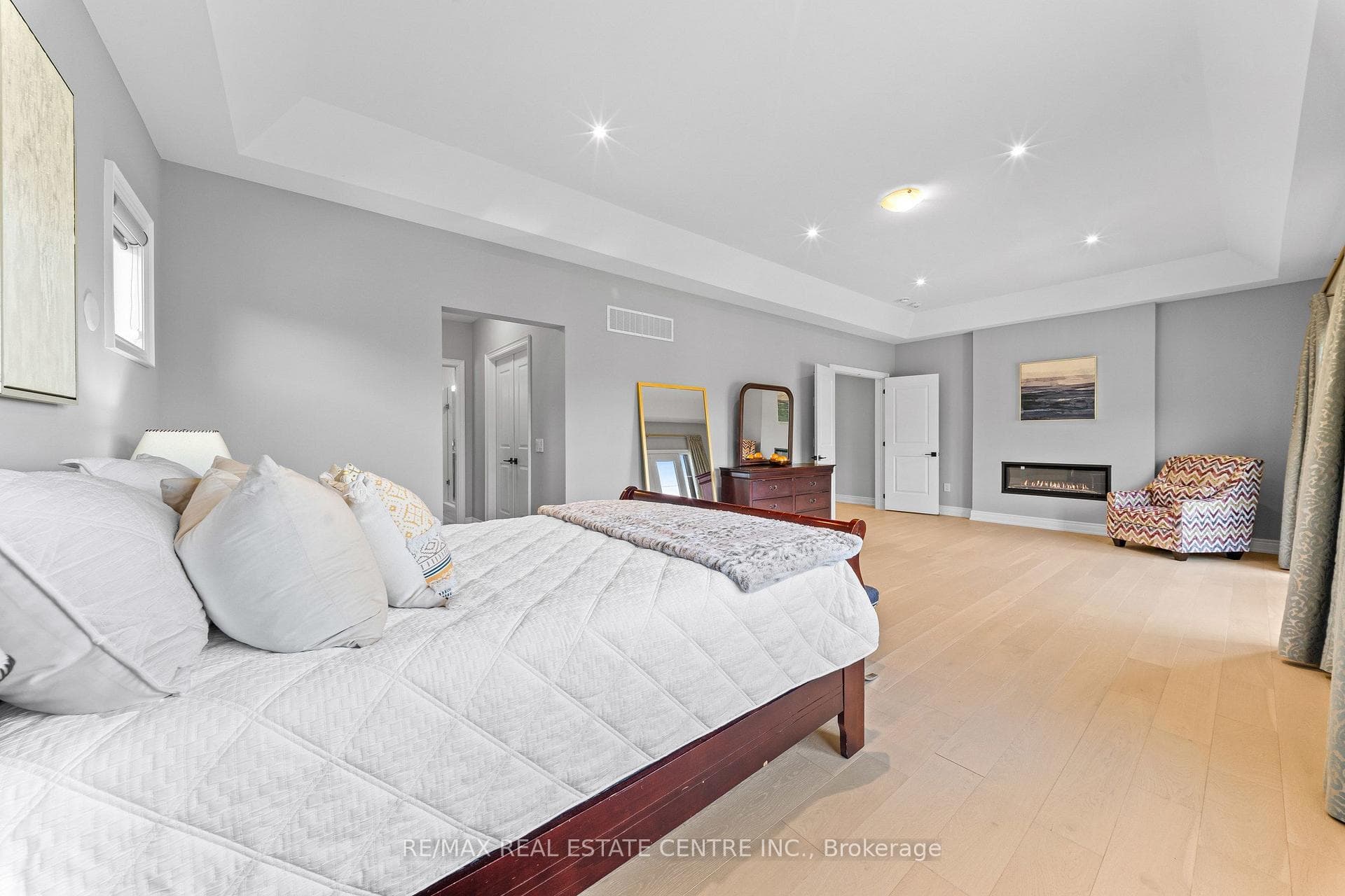 70 Appleyard Avenue photo 32