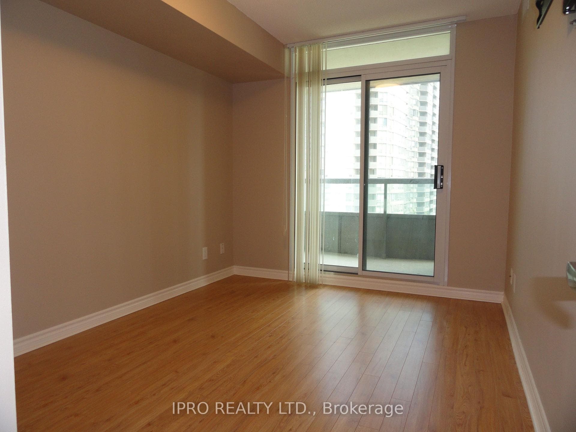 335 Rathburn Road Unit 808 photo 16
