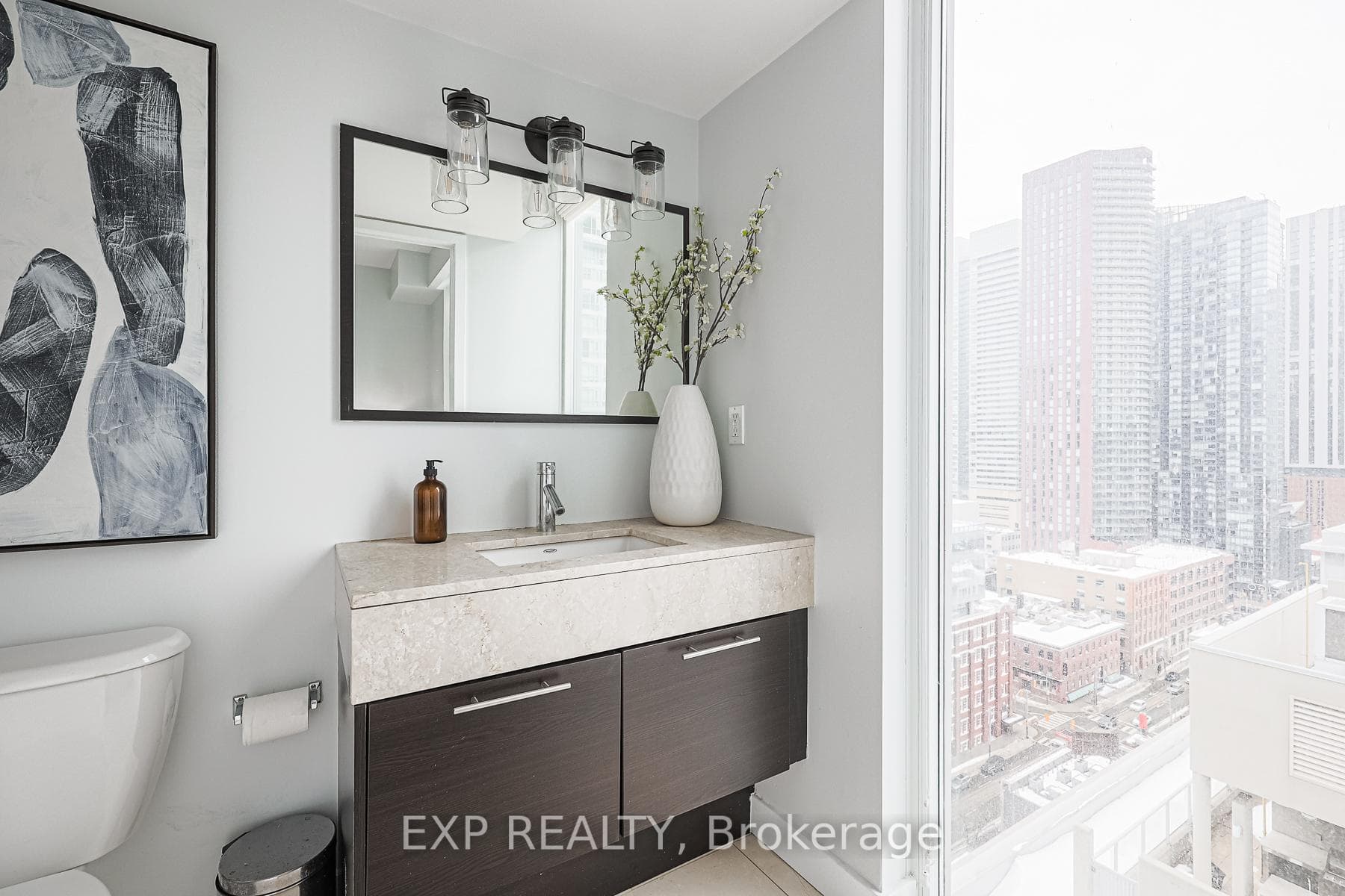 126 Simcoe Street Unit 1903 photo 9