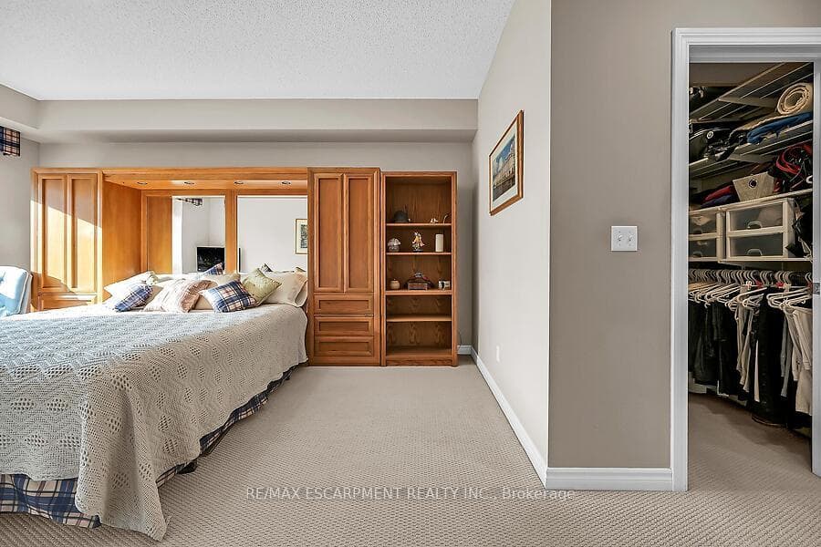 3000 Creekside Drive Unit 601 photo 18