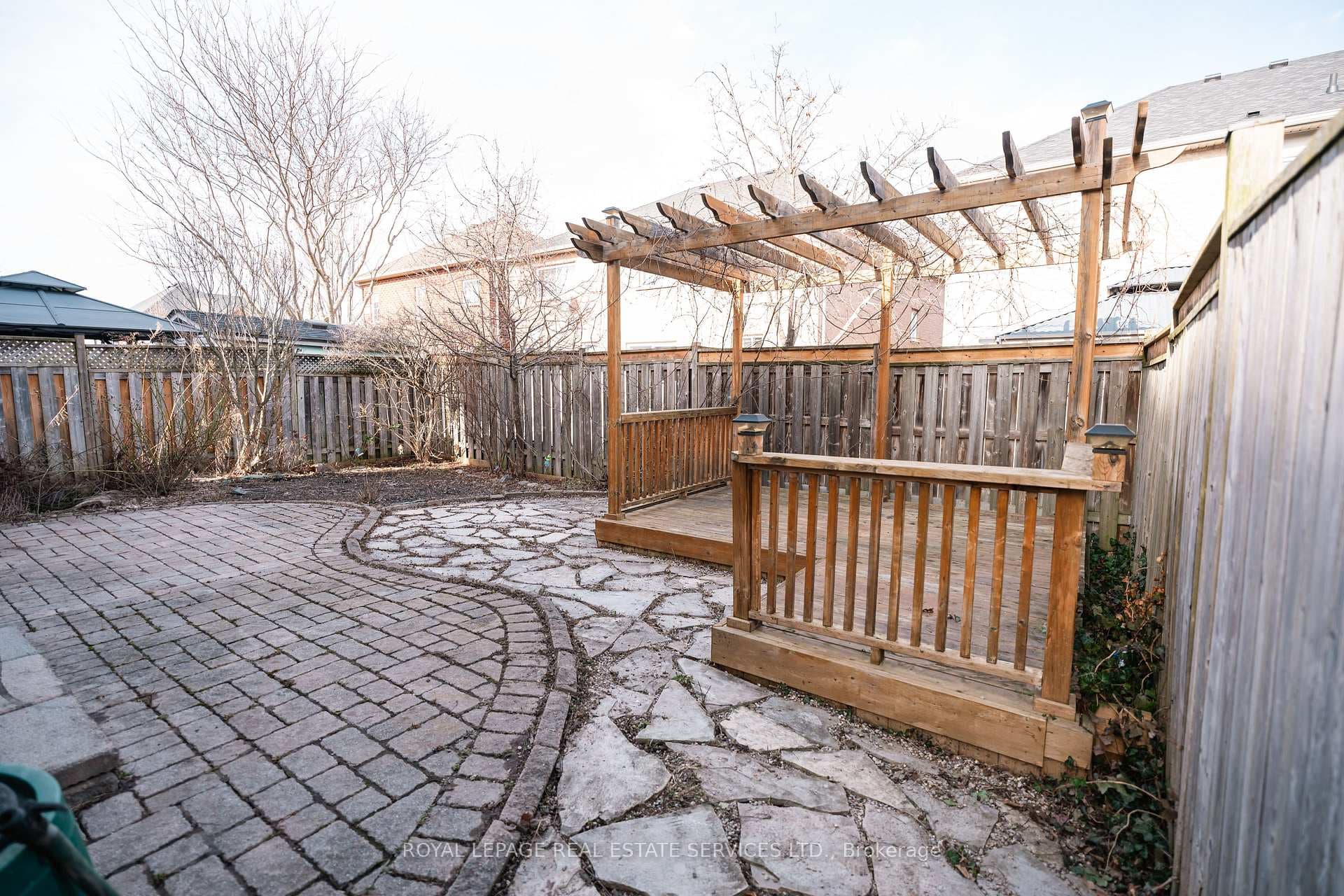 2041 Quinte Street photo 36