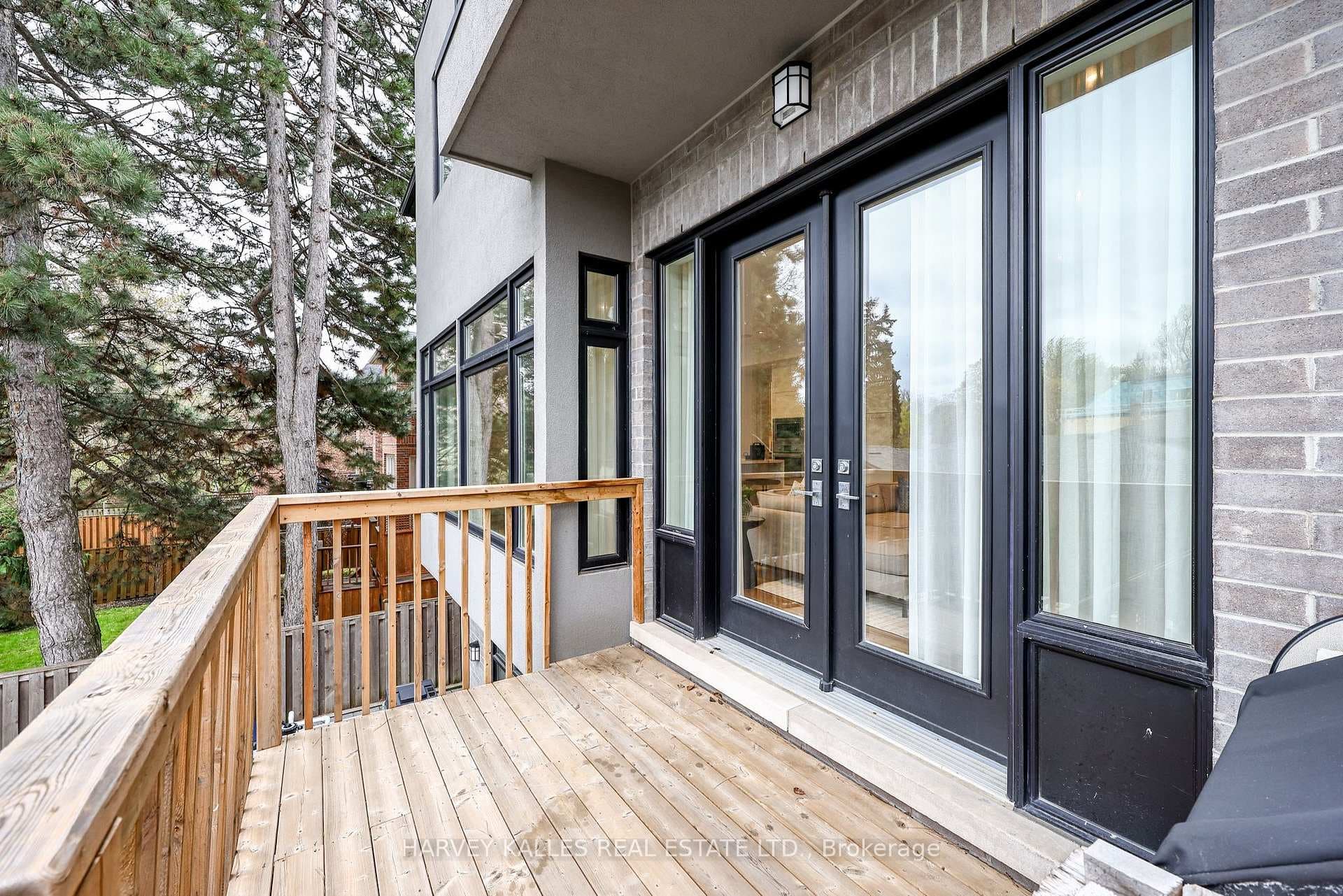 261 Brooke Avenue photo 47