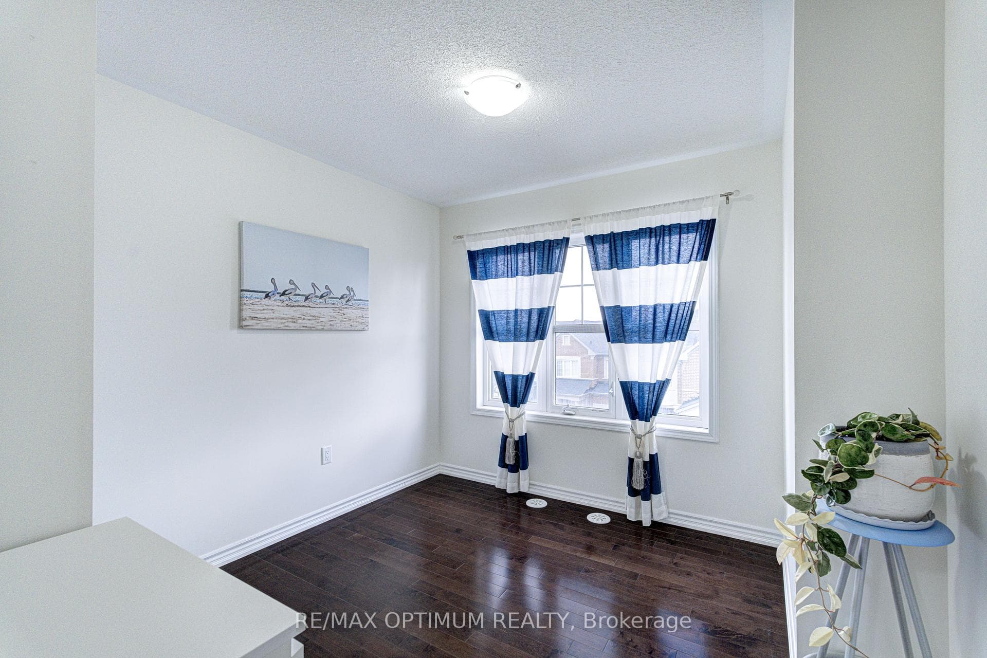 583 Laking Terrace photo 28