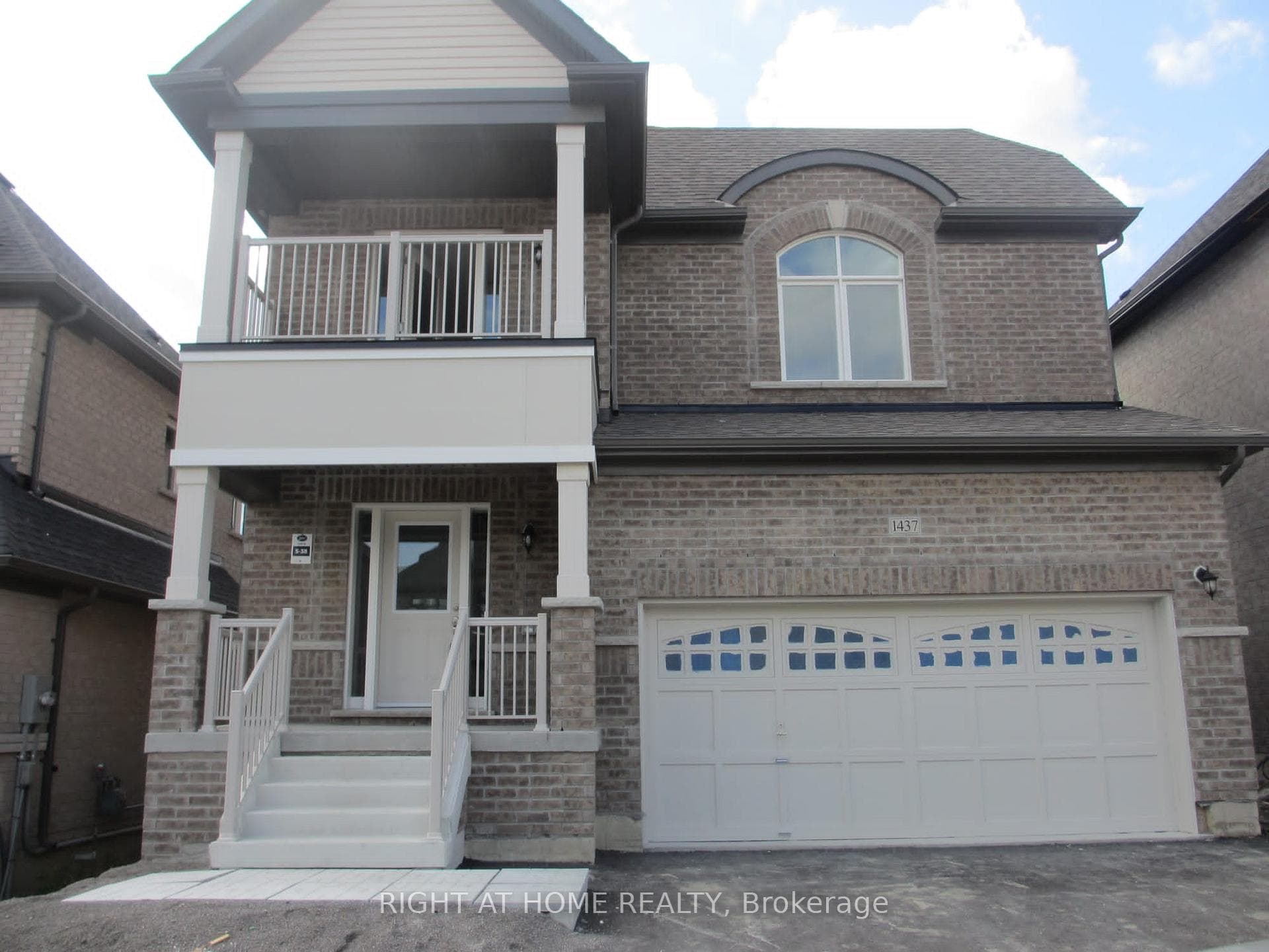 1437 Stovell Crescent photo 1